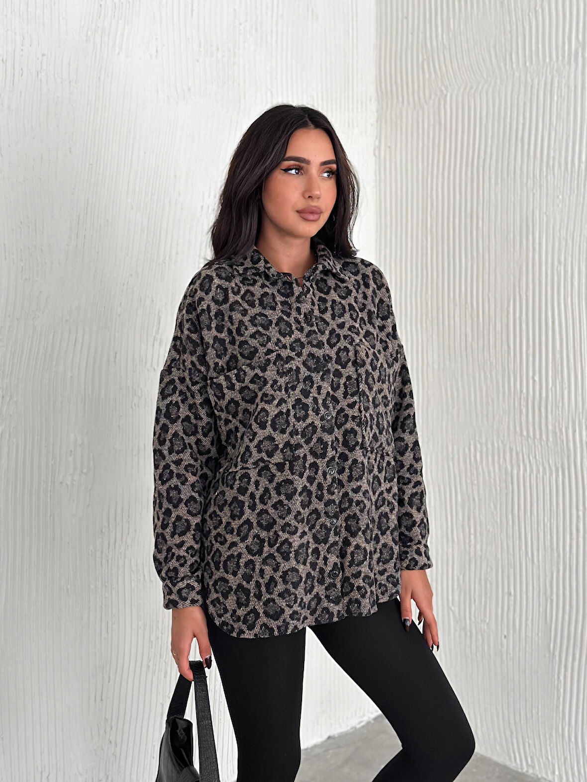 KADIN SİYAH LEOPAR DESENLİ GÖMLEK