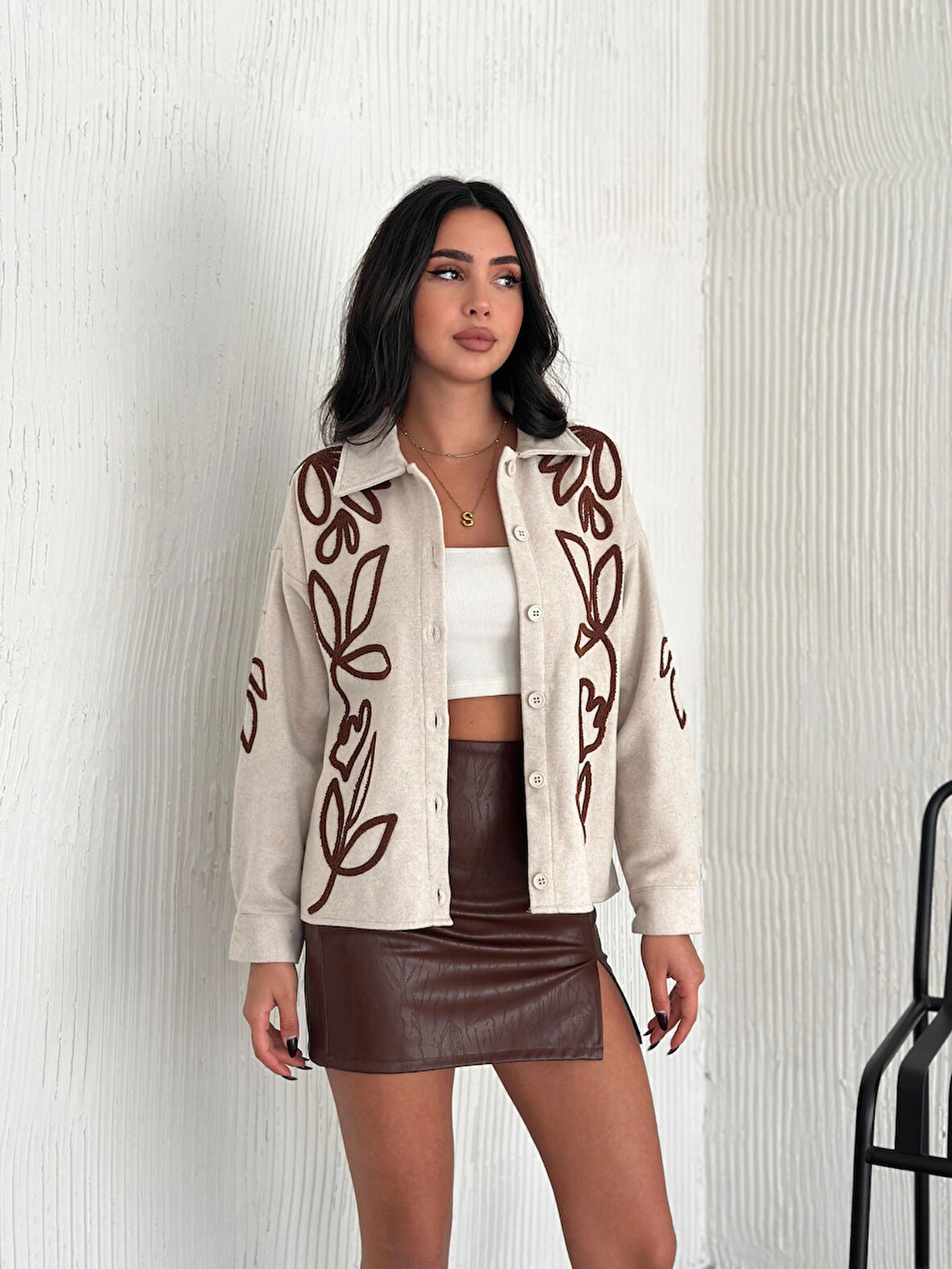 KADIN KREM YAPRAK SÜZENE İŞLEMELİ KAŞE CEKET GÖMLEK