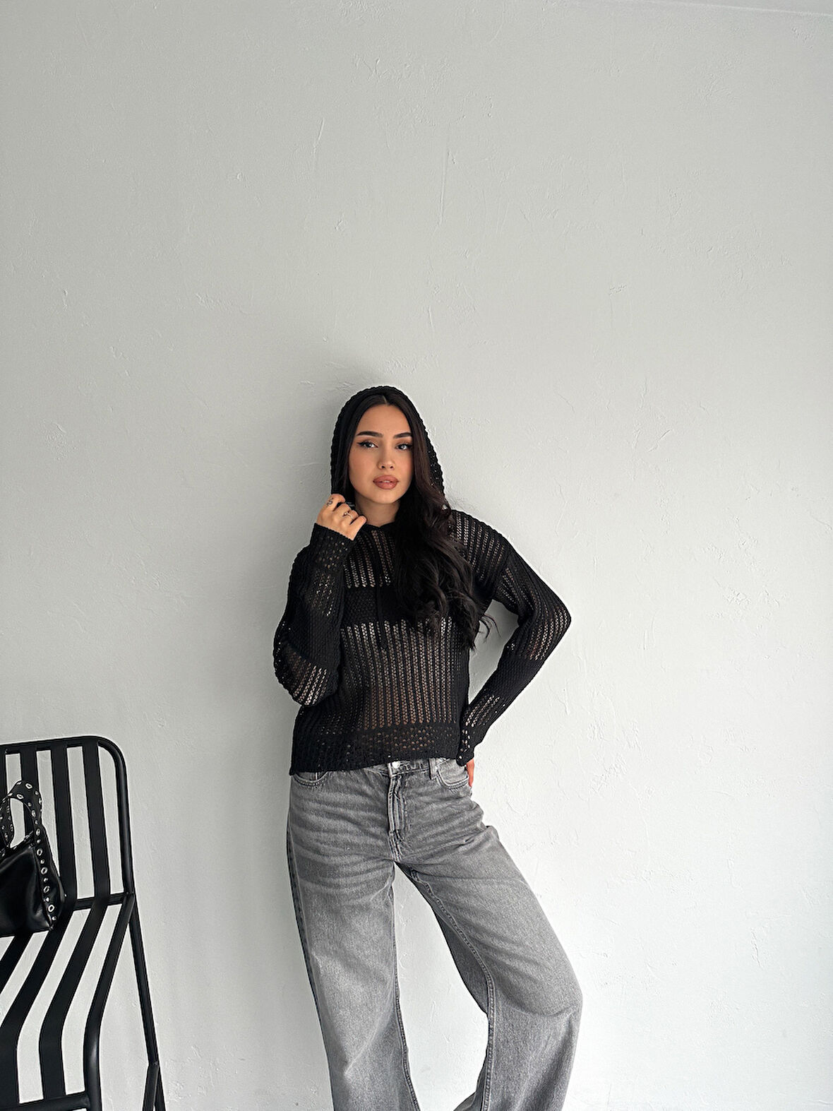 KADIN SİYAH KAPÜŞONLU BAĞCIKLI AJURLU TRİKO BLUZ