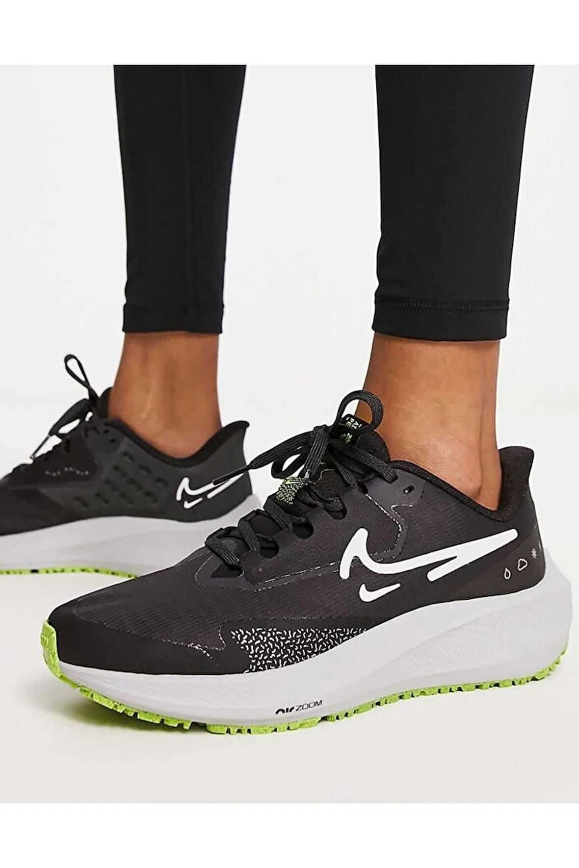 SU GEÇİRMEZ Air Zoom Pegasus 39 Shield Kadın Siyah Koşu Ayakkabısı