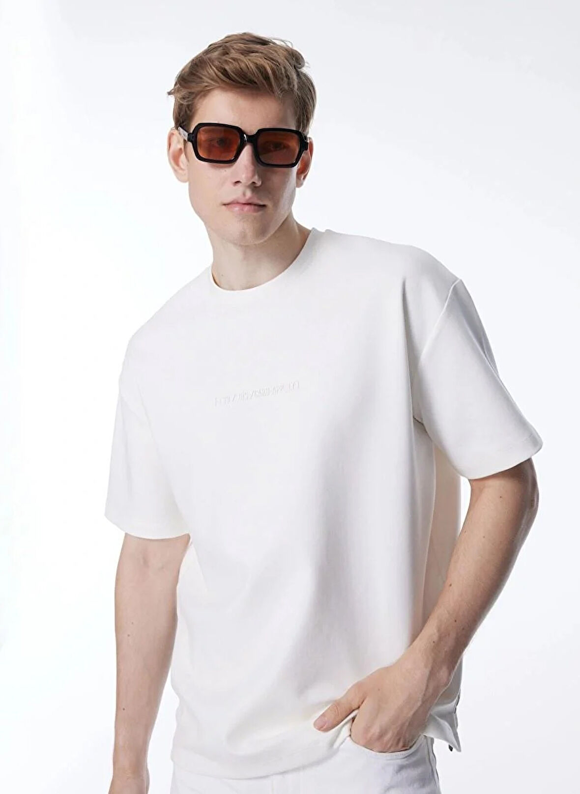 Bisiklet Yaka Arka Eteği Garnili Oversize Erkek T-shirt