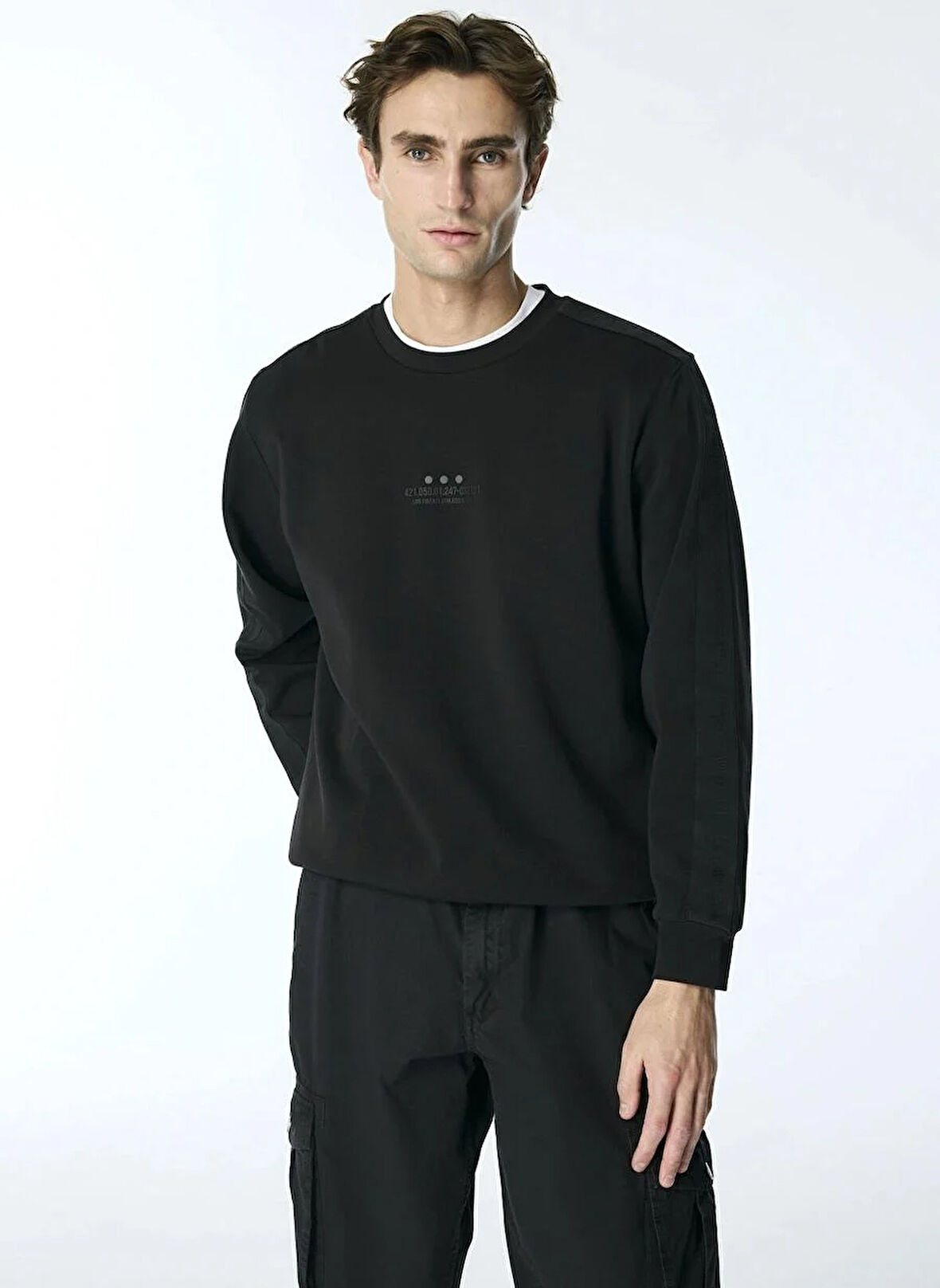 Bisiklet Yaka Göğsü Çıtçıt Cepli Slim Fit Erkek Sweatshirt