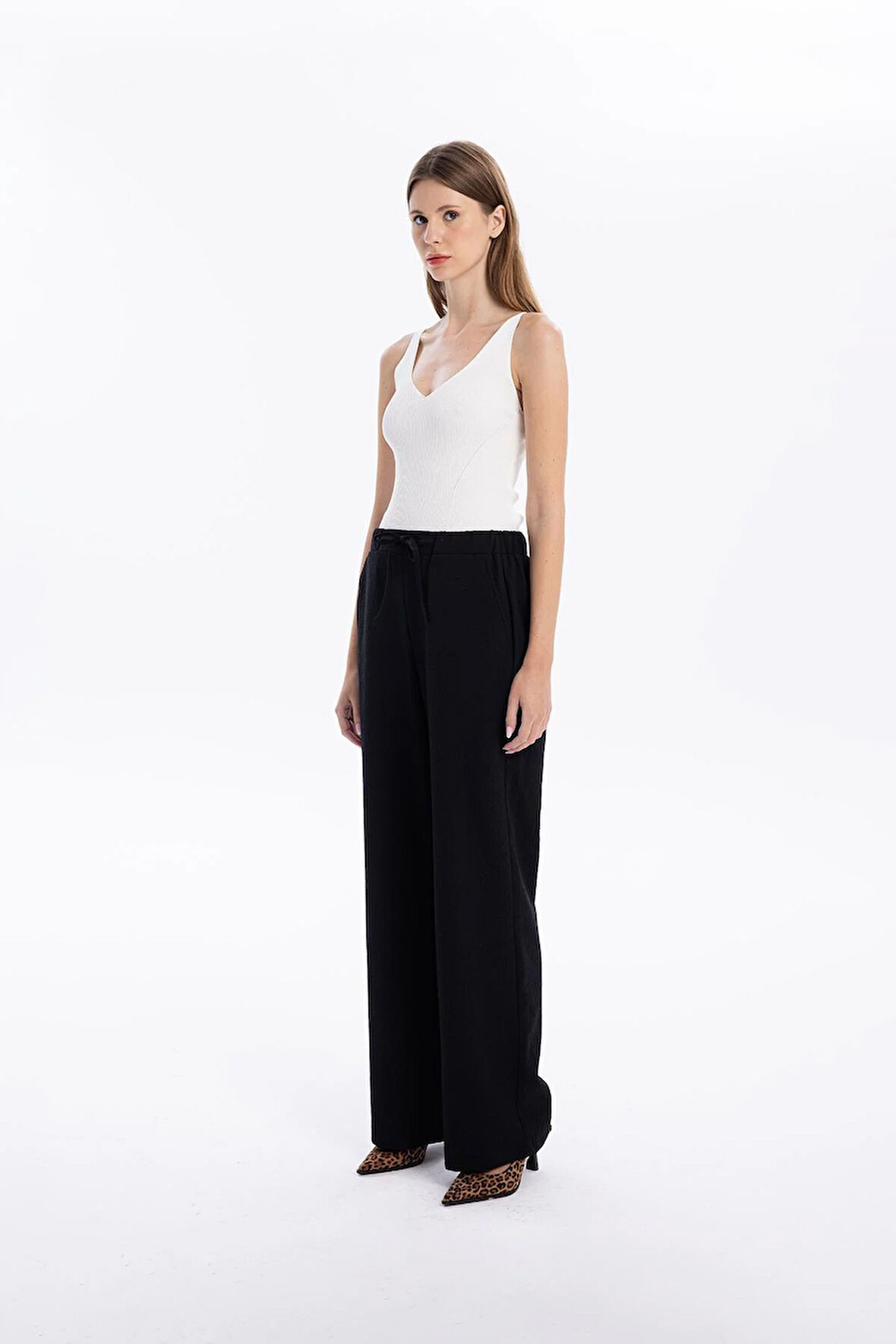 V Yaka Slim Fit İnce Askılı Triko Kadın Atlet