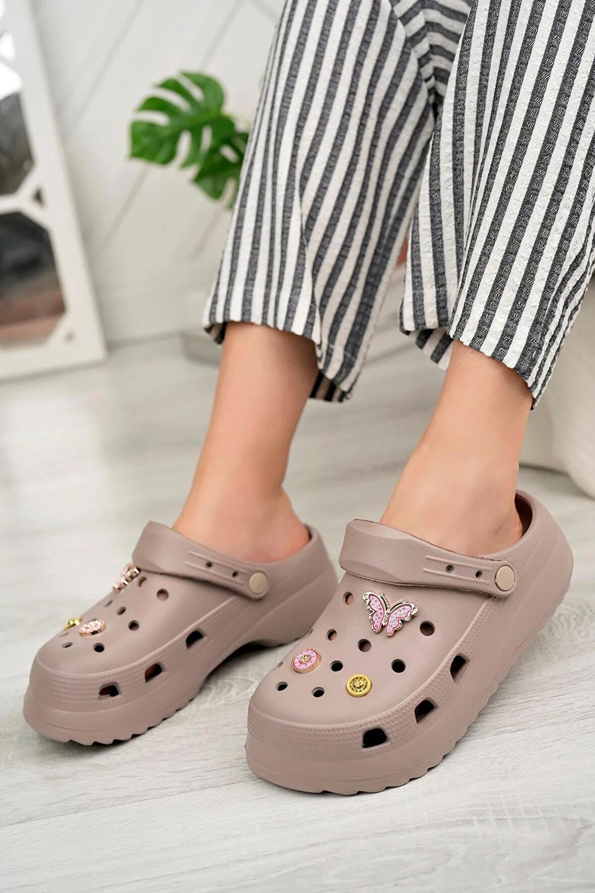 Akınalbella Kadın Taşlı Crocs Tipi Gündelik Terlik E428.Z