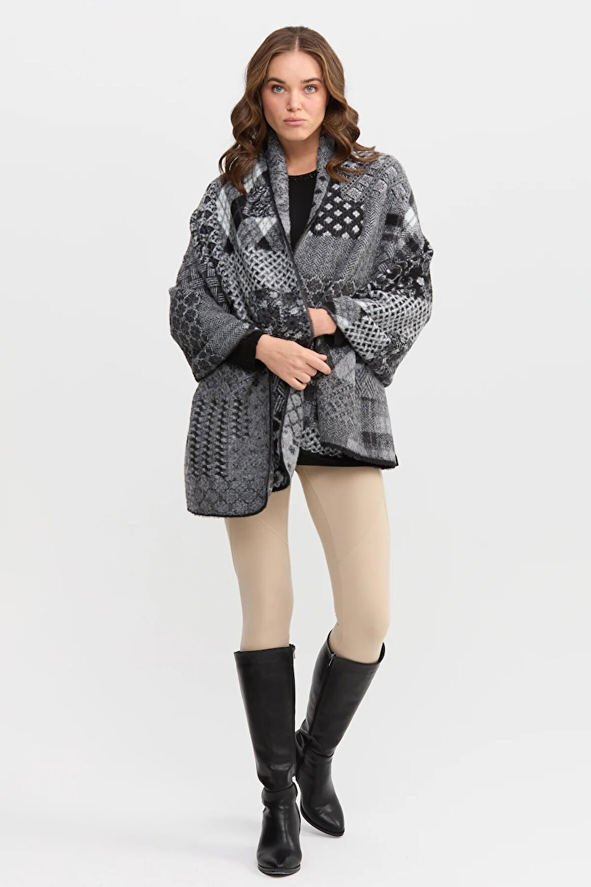 Kadın Kırk Yama Desenli Sakallı İpten Büyük Şal 1