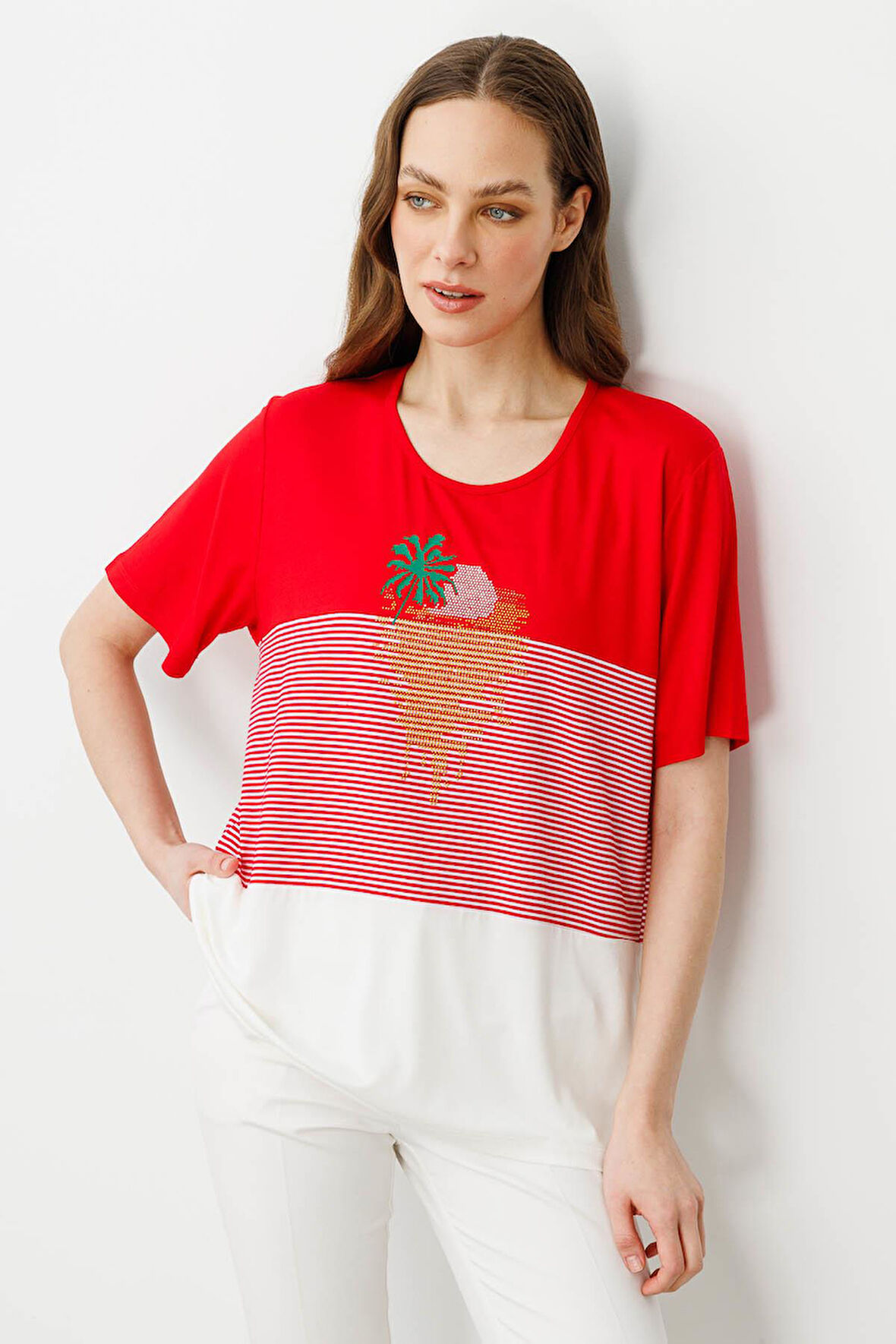 Kadın Sıfır Yaka Önü Palmiye Taşlı Penye T-shirt Kırmızı