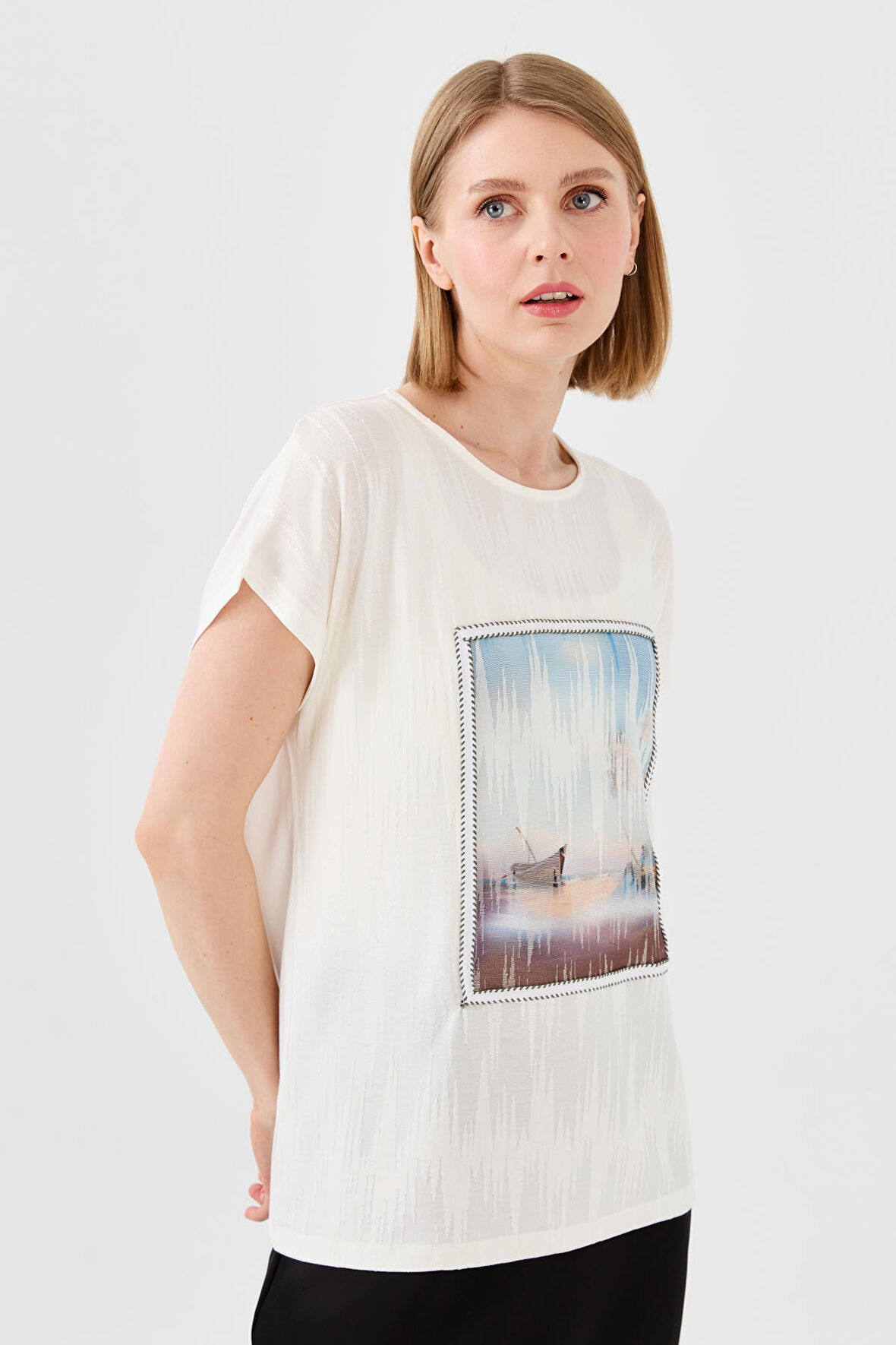 Kadın Sıfır Yaka Desenli Penye T-shirt Kemik