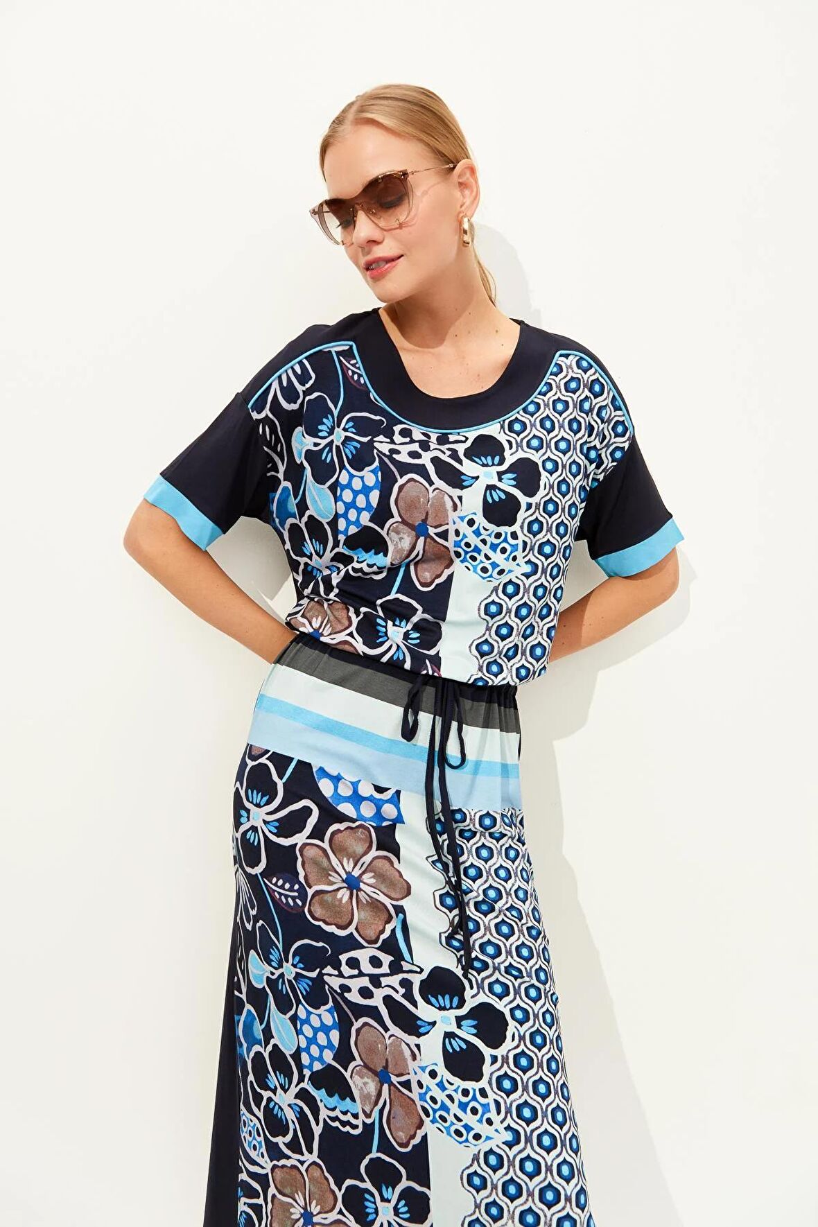 Kadın Çiçek Desenli Eteği Yırtmaçlı Penye Elbise Lacivert