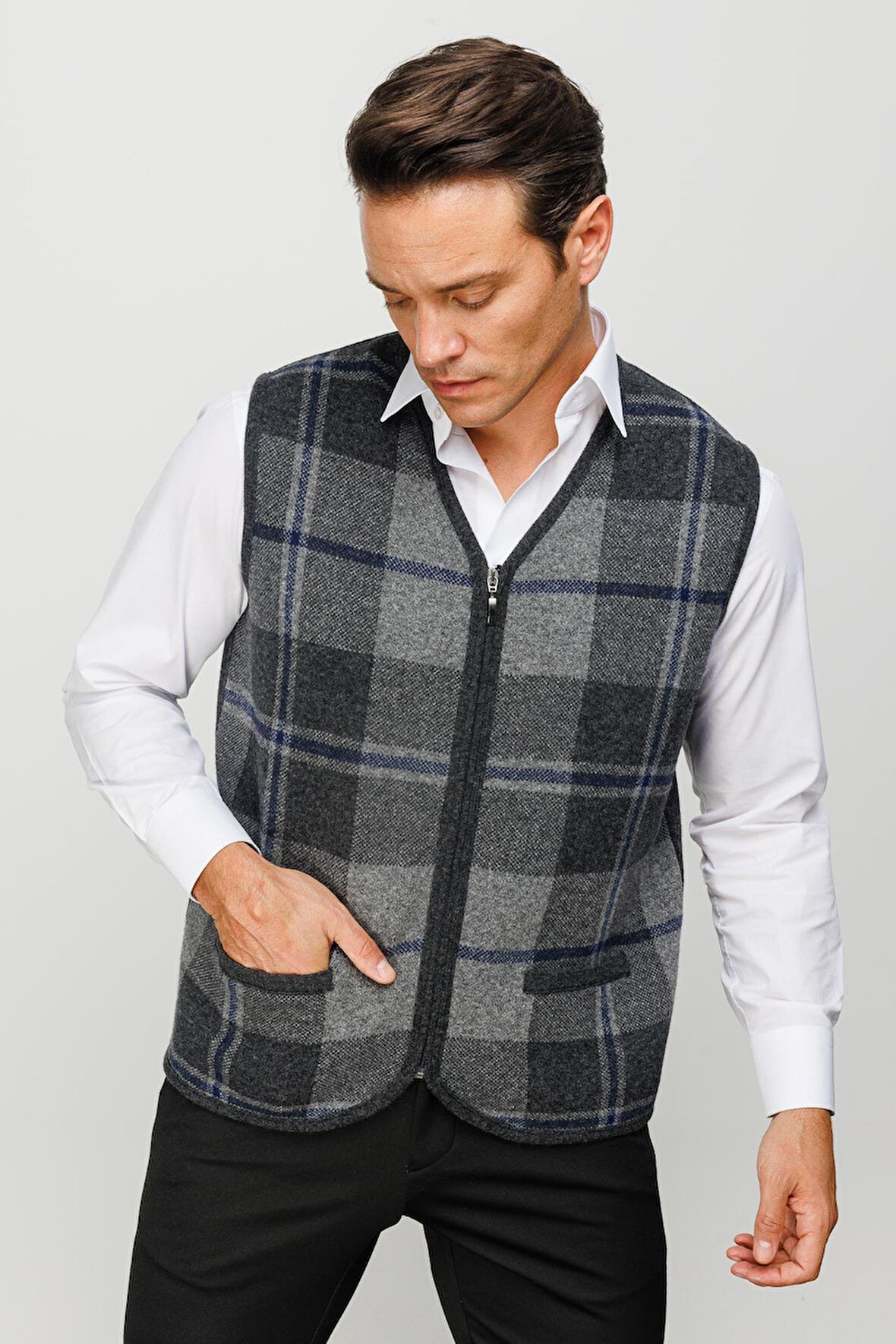 Erkek V Yaka Önü Kareli Yelek K.Füme