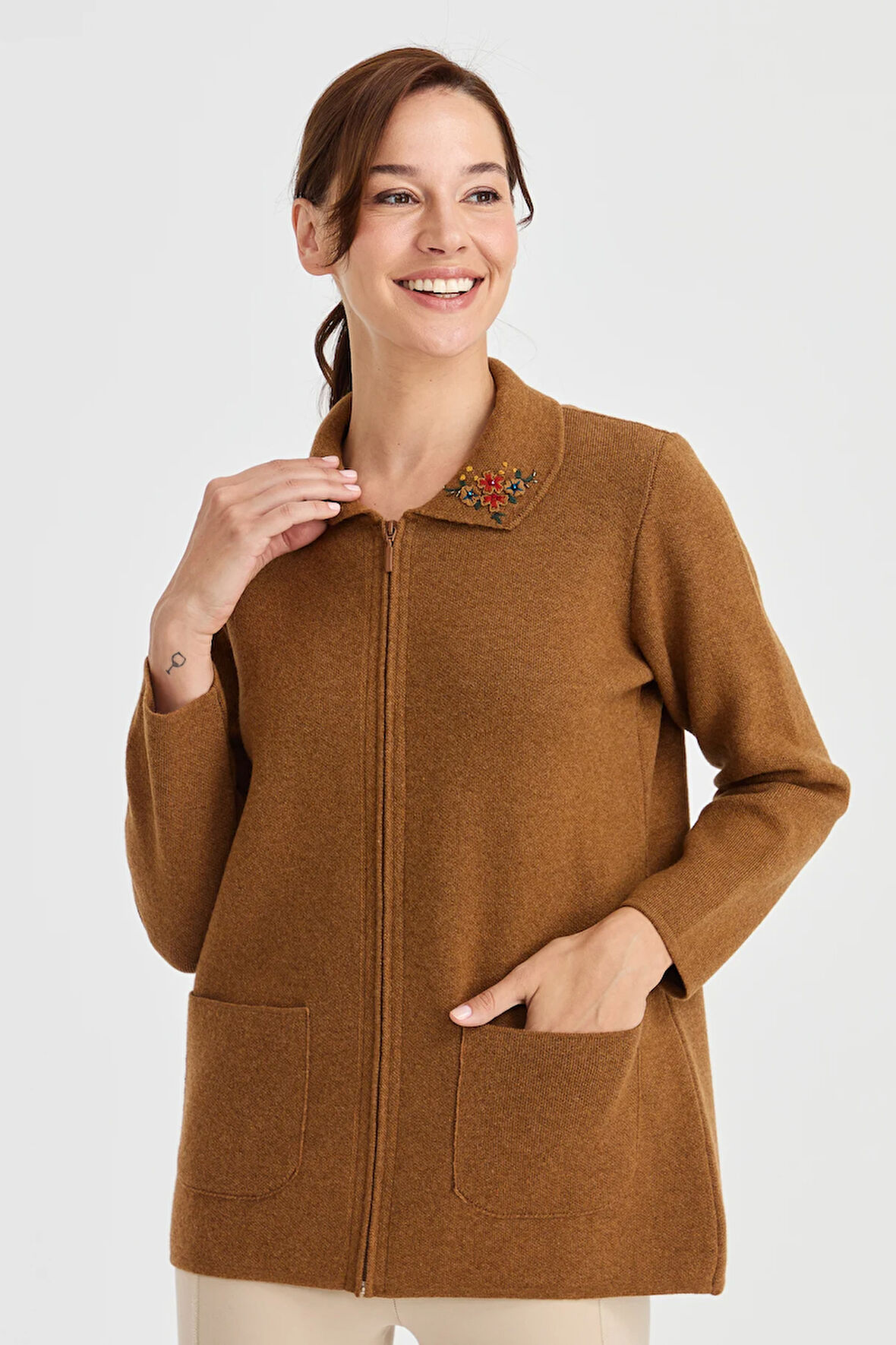 Kadın Polo Yaka Kenarı Dantel İşlemeli Yün Hırka K.taba