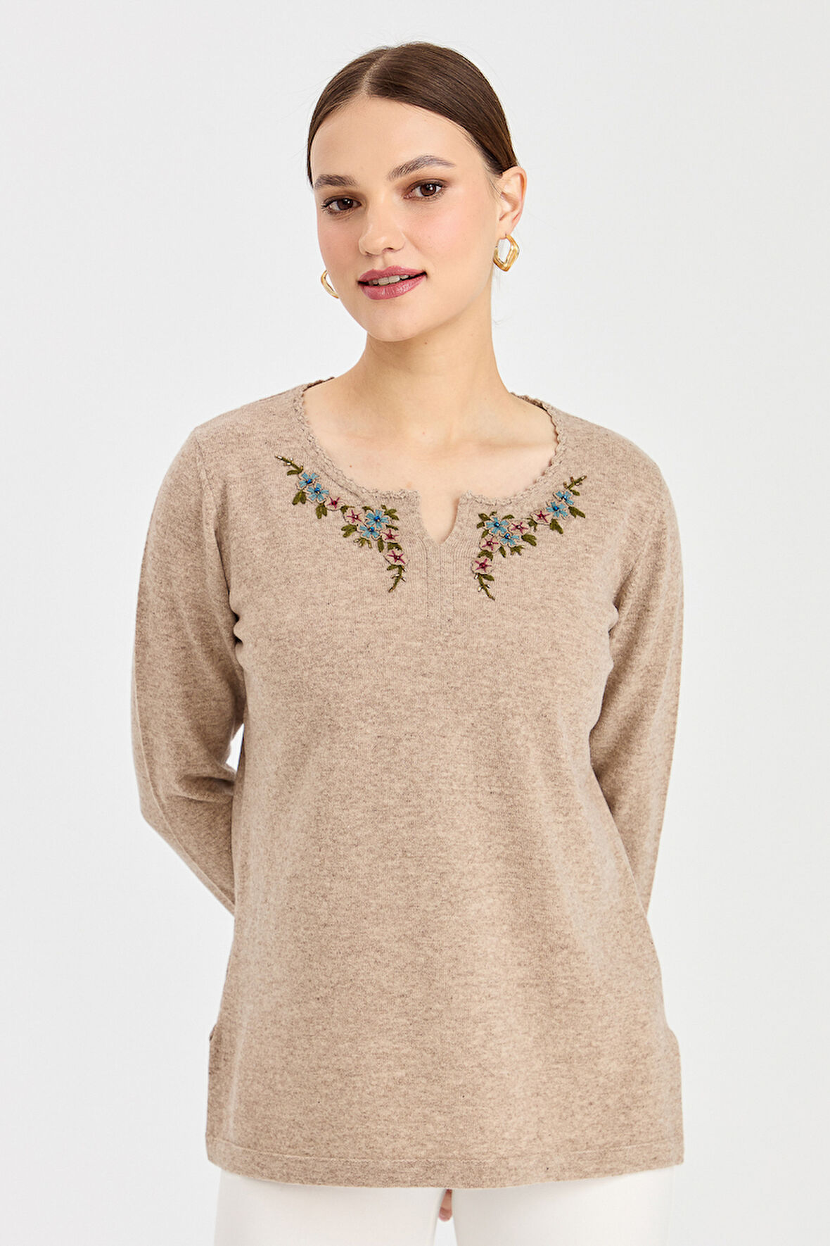 Kadın Sıfır Yaka Kenarı Dantel İşlemeli Yün Kazak K.Bej