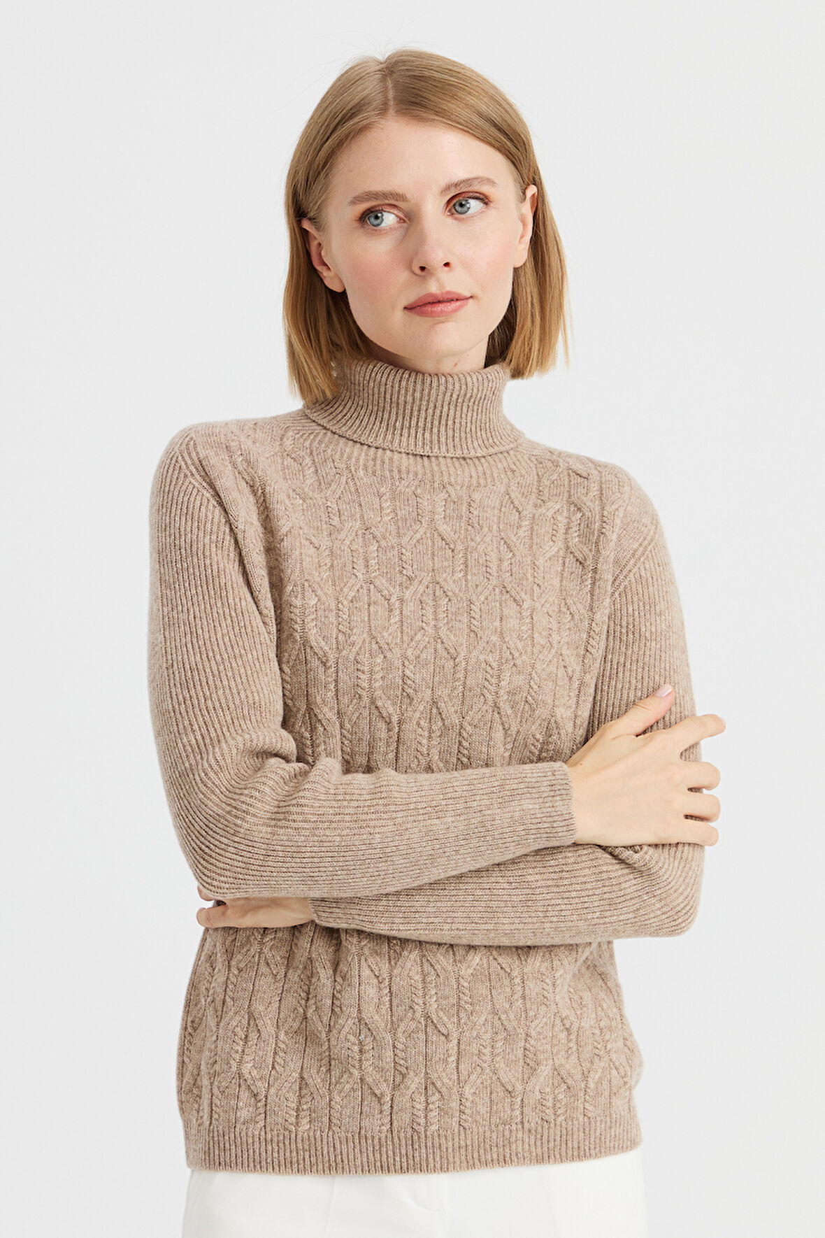 Kadın Tam Balıkçı Yaka Önü Yürütmeli Yün Kazak K.Bej