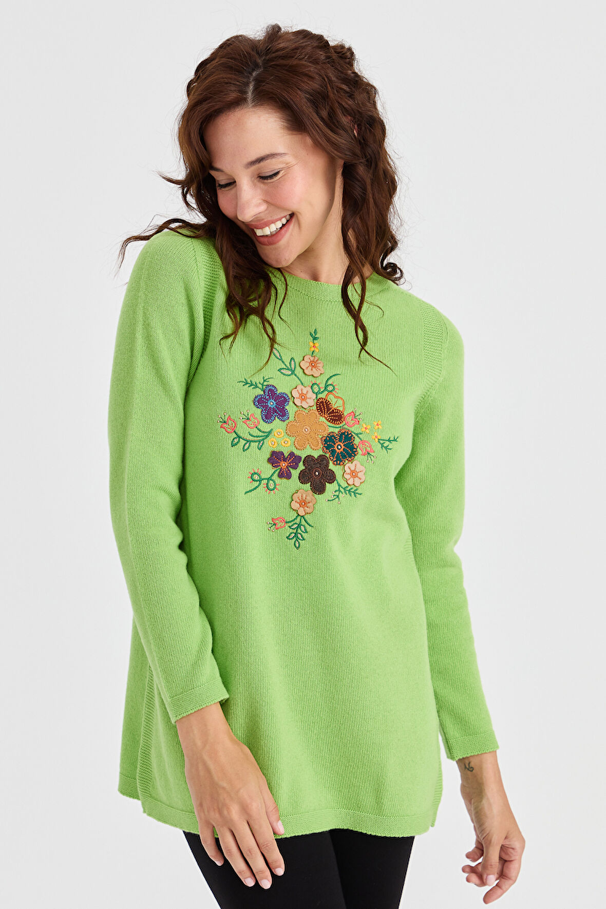 Kadın Sıfır Yaka Önü İşlemeli Uzun Yün Kazak A.E.Yeşili