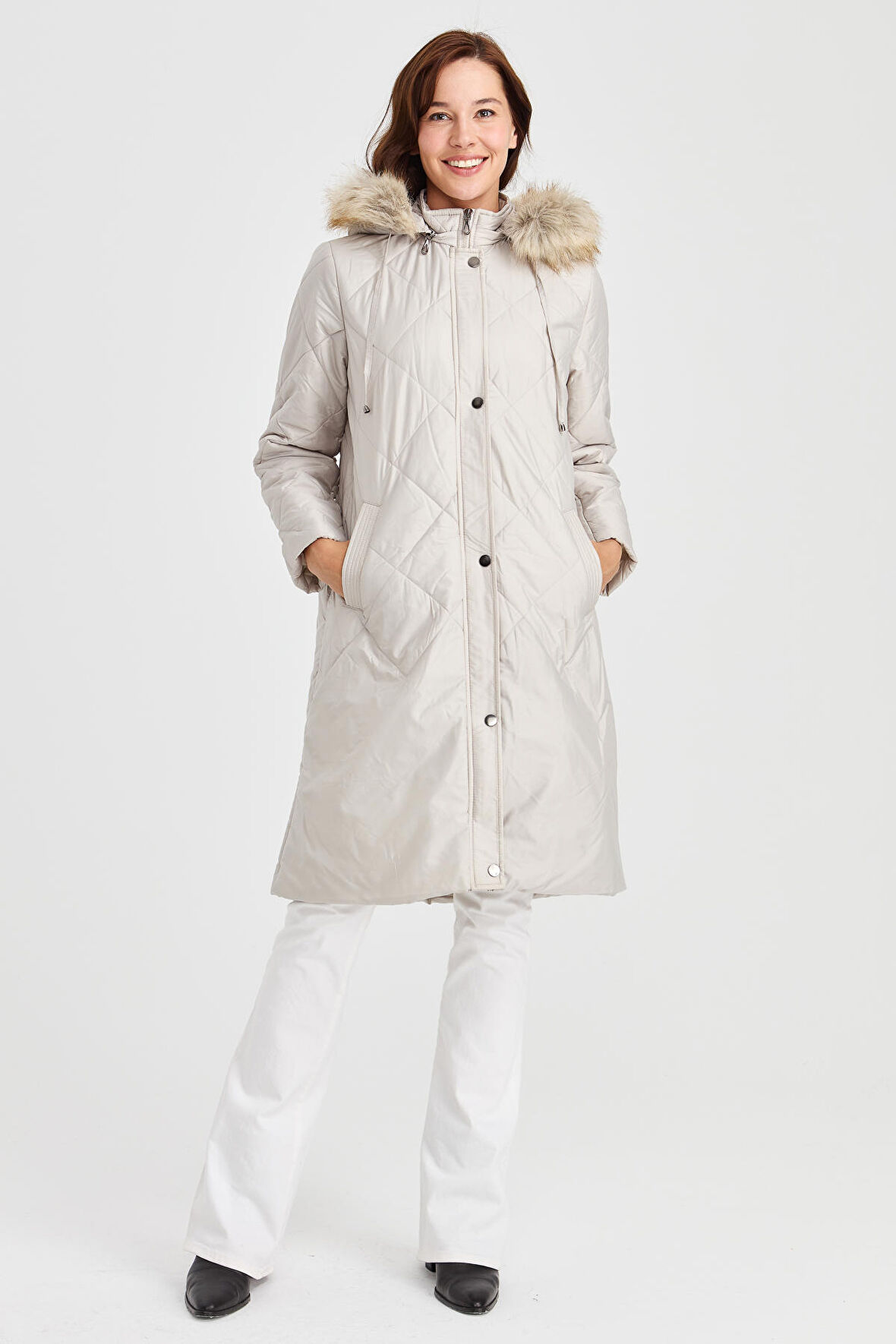 Kadın Kapüşonlu Kareli Uzun Kapitone Kaban Bej