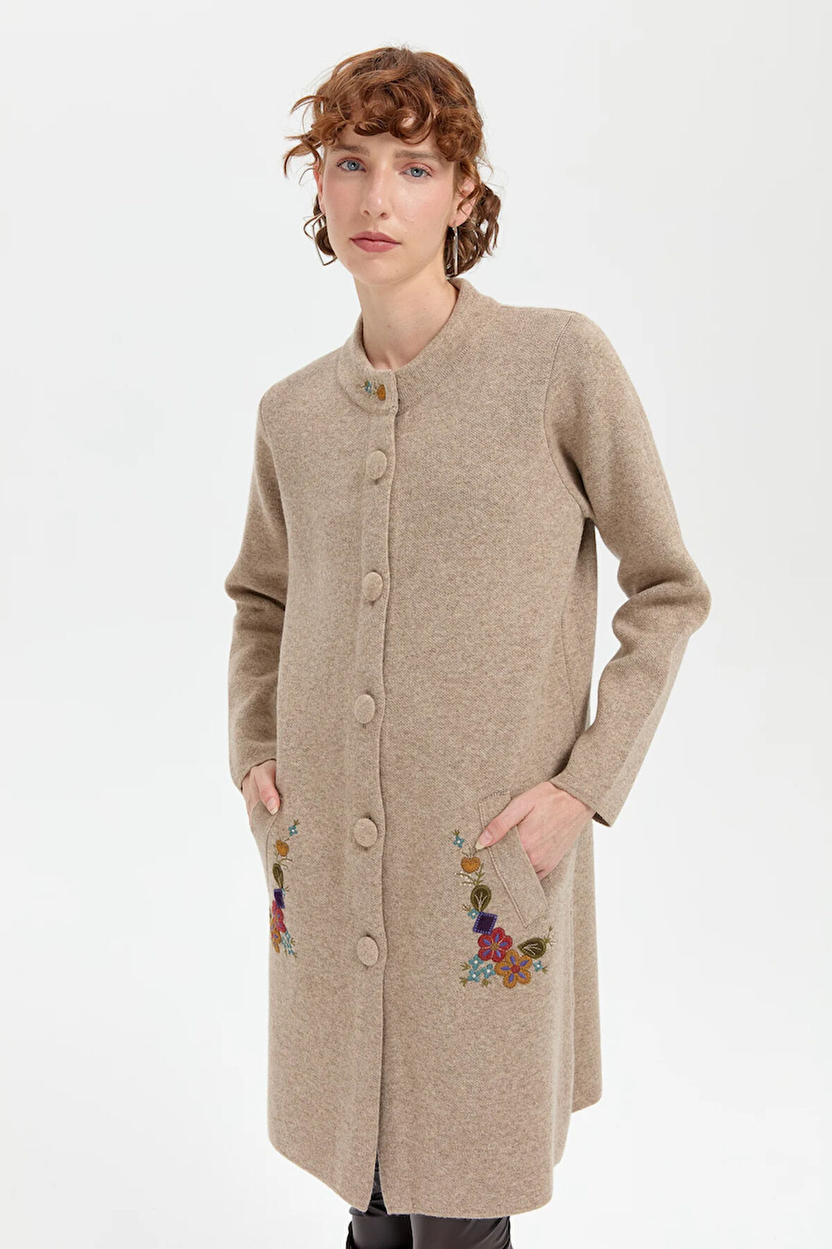 Kadın Dik Yaka Cebi İşlemeli Uzun Yün Kaban K.Bej