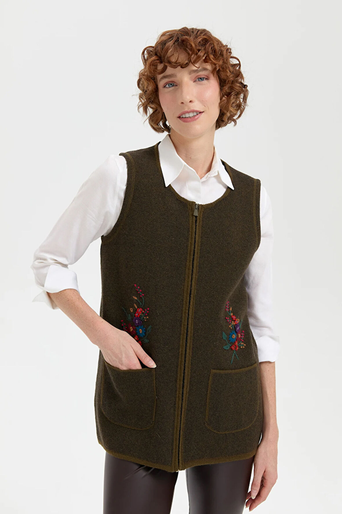 Kadın Sıfır Yaka Cep Üstü İşlemeli Kısa Yün Yelek A.Yeşil