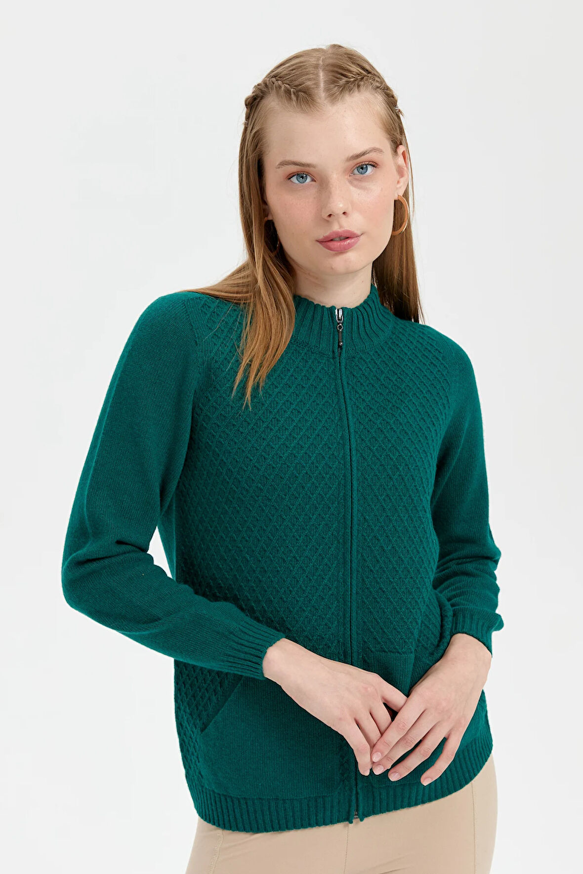 Kadın Dik Yaka Dikişsiz Önü Fermuarlı Yün Hırka K.Ö.başı