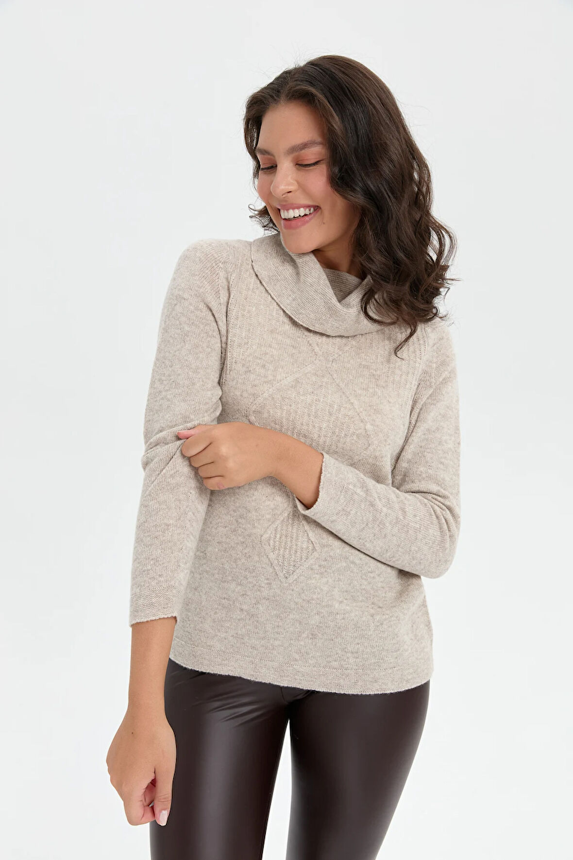 Kadın Degaje Yaka Dikişsiz Önü Selanik Örgü Yün Kazak V.Bej