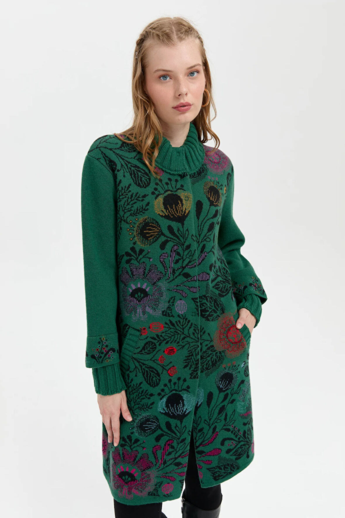 Kadın Dik Yaka Önü Renkli Çiçekli Uzun Yün Kaban Ö.Başı