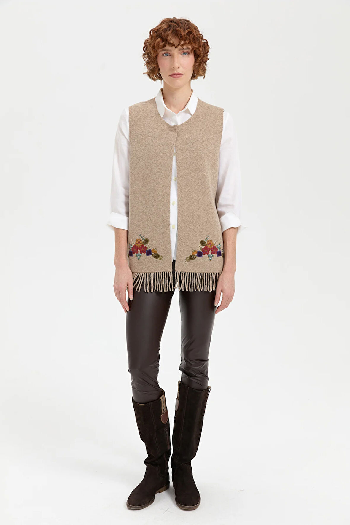 Kadın Sıfır Yaka Eteği İşlemeli Yün Yelek K.Bej