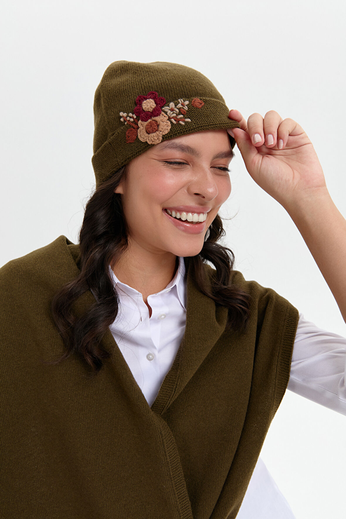 Kadın Papatya Çiçek İşlemeli Yün Bere A.Yeşil