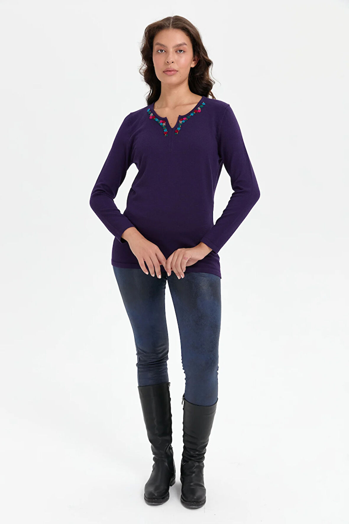 Kadın Yakası Renkli Çiçek İşlemeli Bluz K.Mor