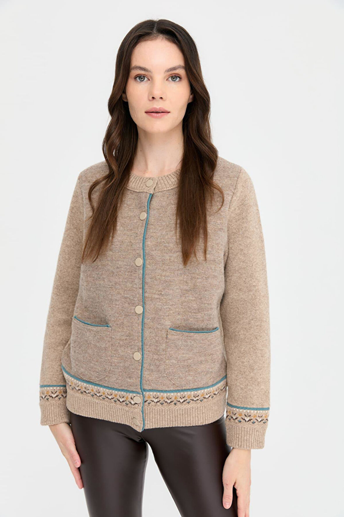 Kadın Sıfır Yaka Eteği ve Kol Ucu Desenli Yün Ceket K.Bej