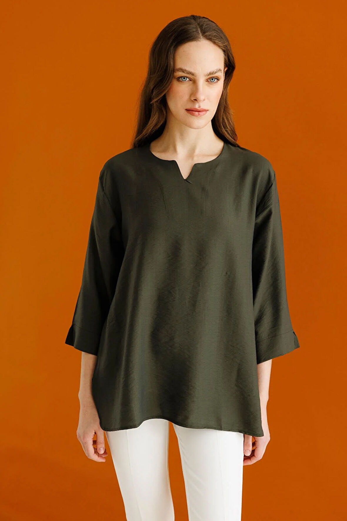 Kadın Yakası Kolu ve Eteği Yırtmaçlı Bluz Haki