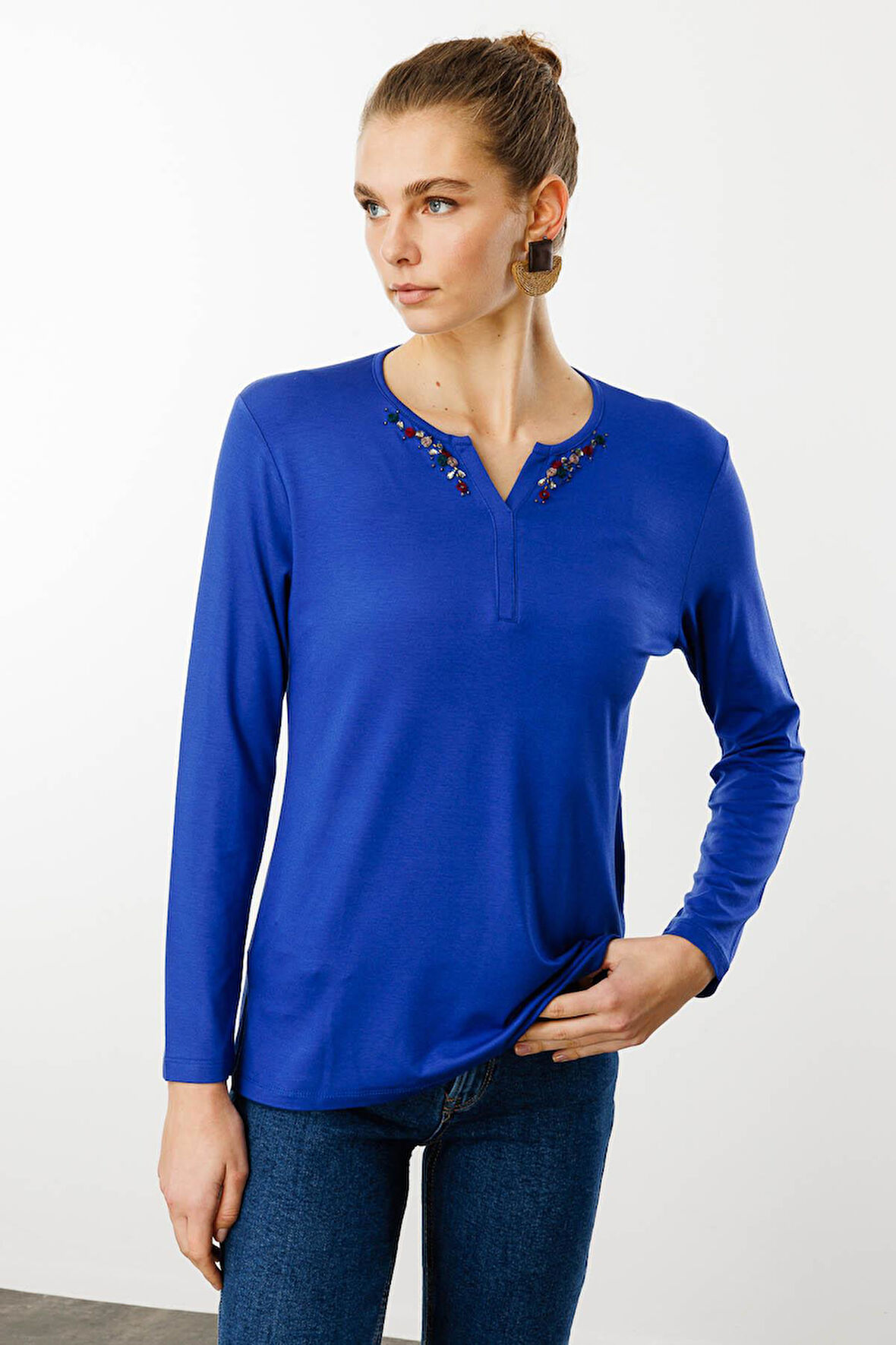 Kadın Sıfır Yaka El Nakışı İşlemeli Bluz S.Mavi