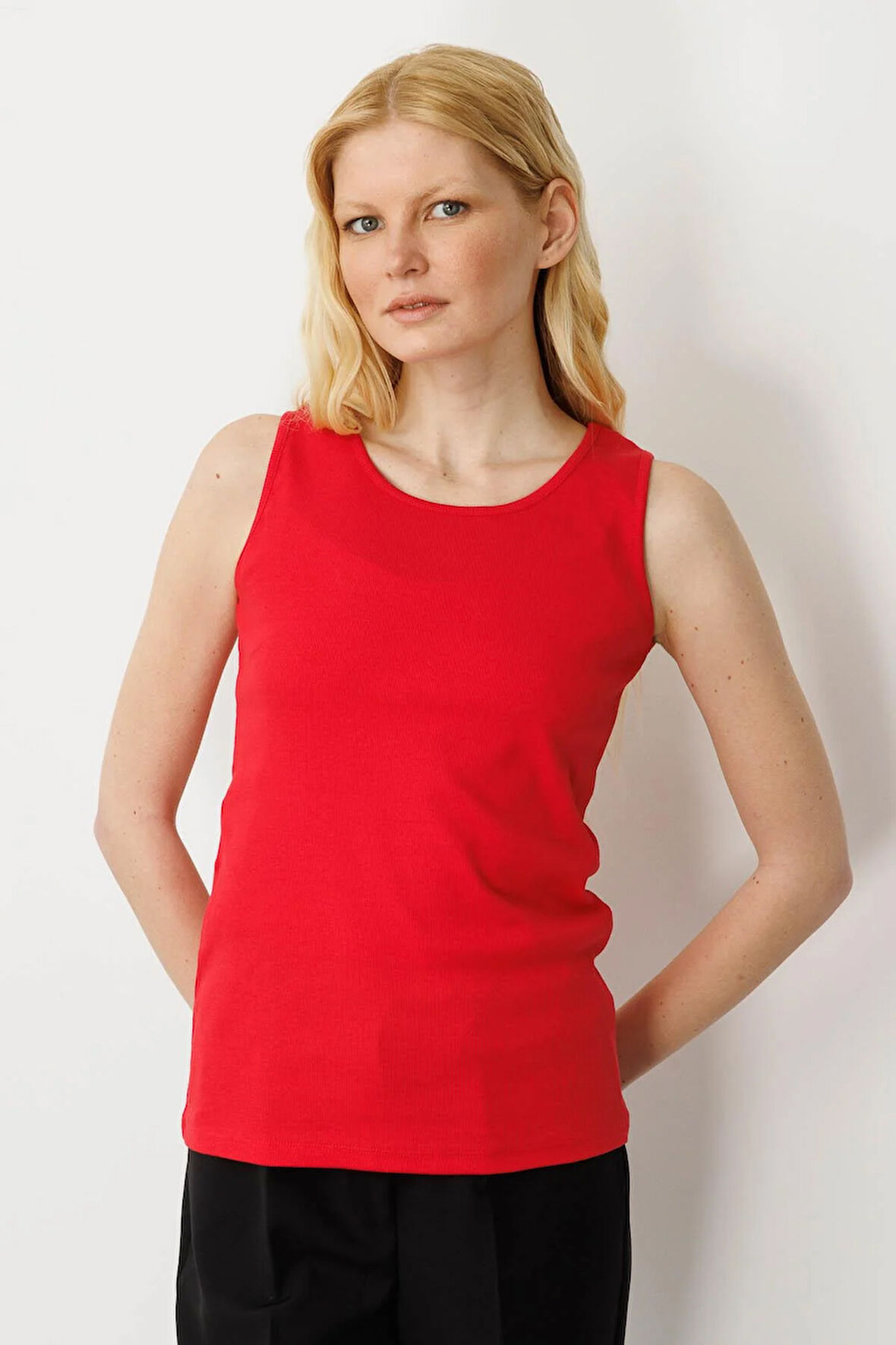 Kadın Sıfır Yaka Kaşkorse Pamuklu Askılı T-shirt Kırmızı