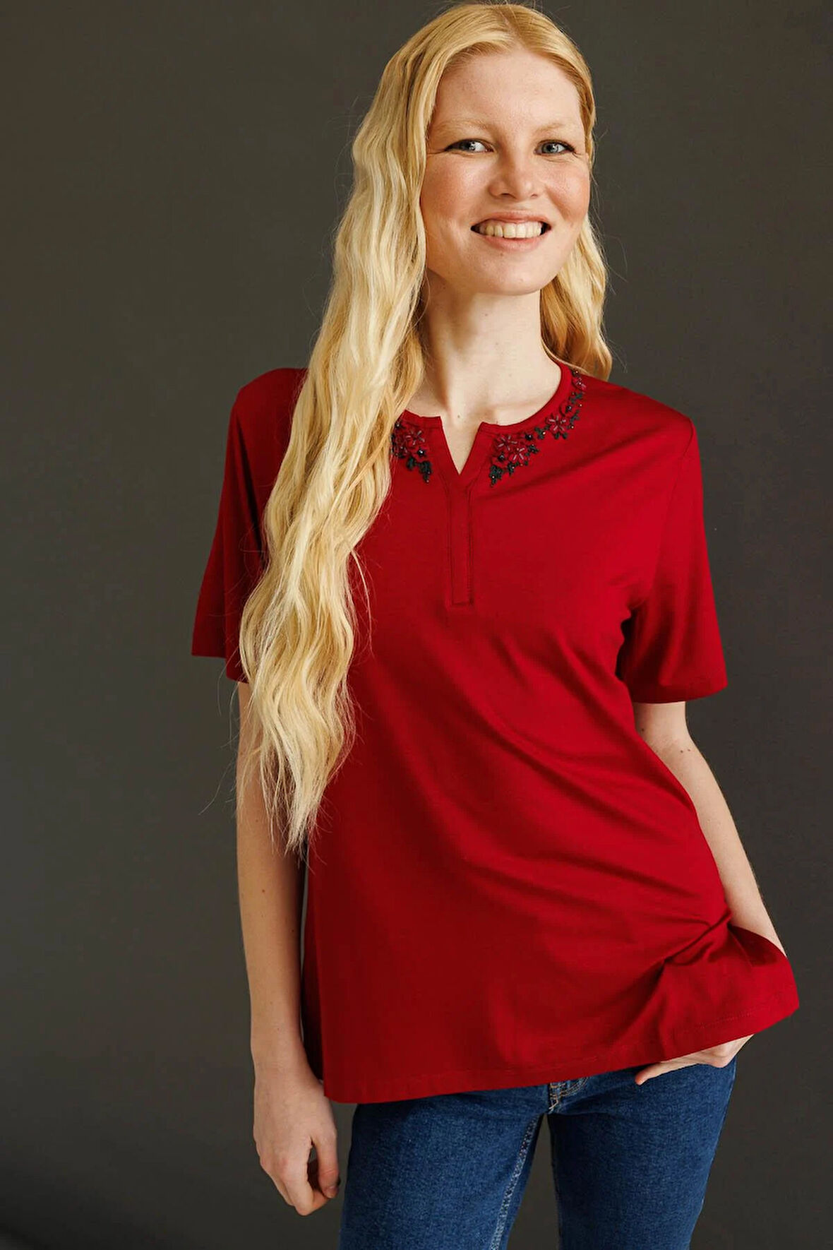 Kadın Açma Yaka Dantel Çiçek İşlemeli Penye T-Shirt Bordo