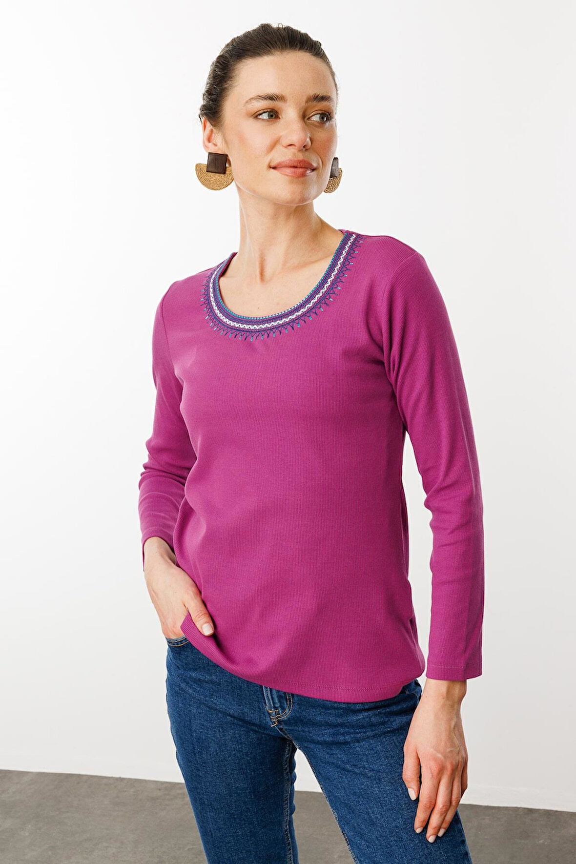 Kadın Sıfır Yaka Yakası Nakış İşlemeli Pamuklu Bluz Fuşya