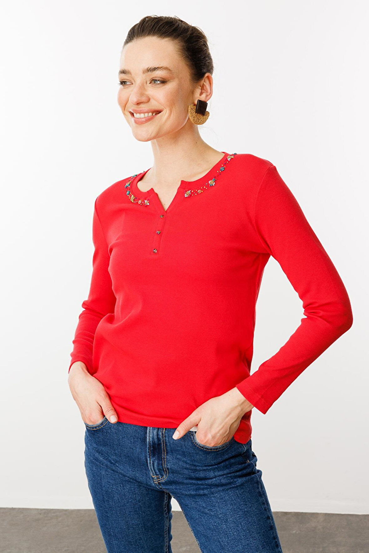 Kadın Açma Yaka Boncuk İşlemeli Triko Bluz Kırmızı