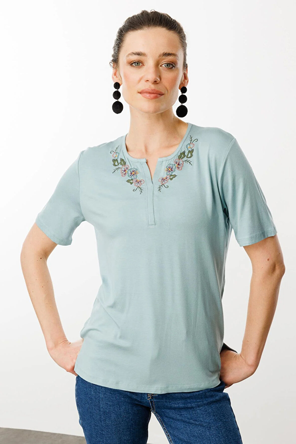Kadın Açma Yaka Nakış İşlemeli Penye T-shirt Mint