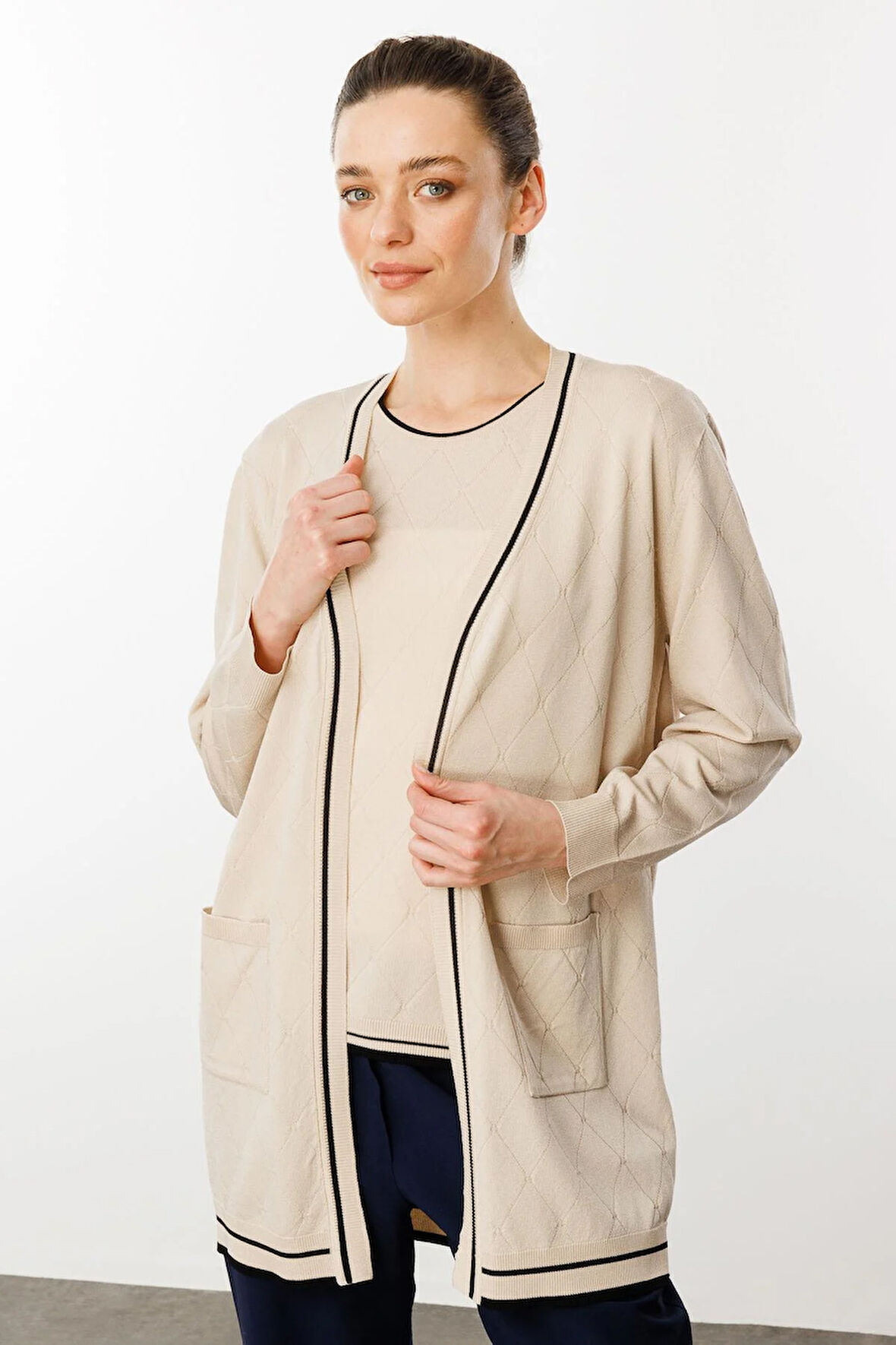 Kadın Sıfır Yaka Baklava Desenli Yazlık Hırka Bej