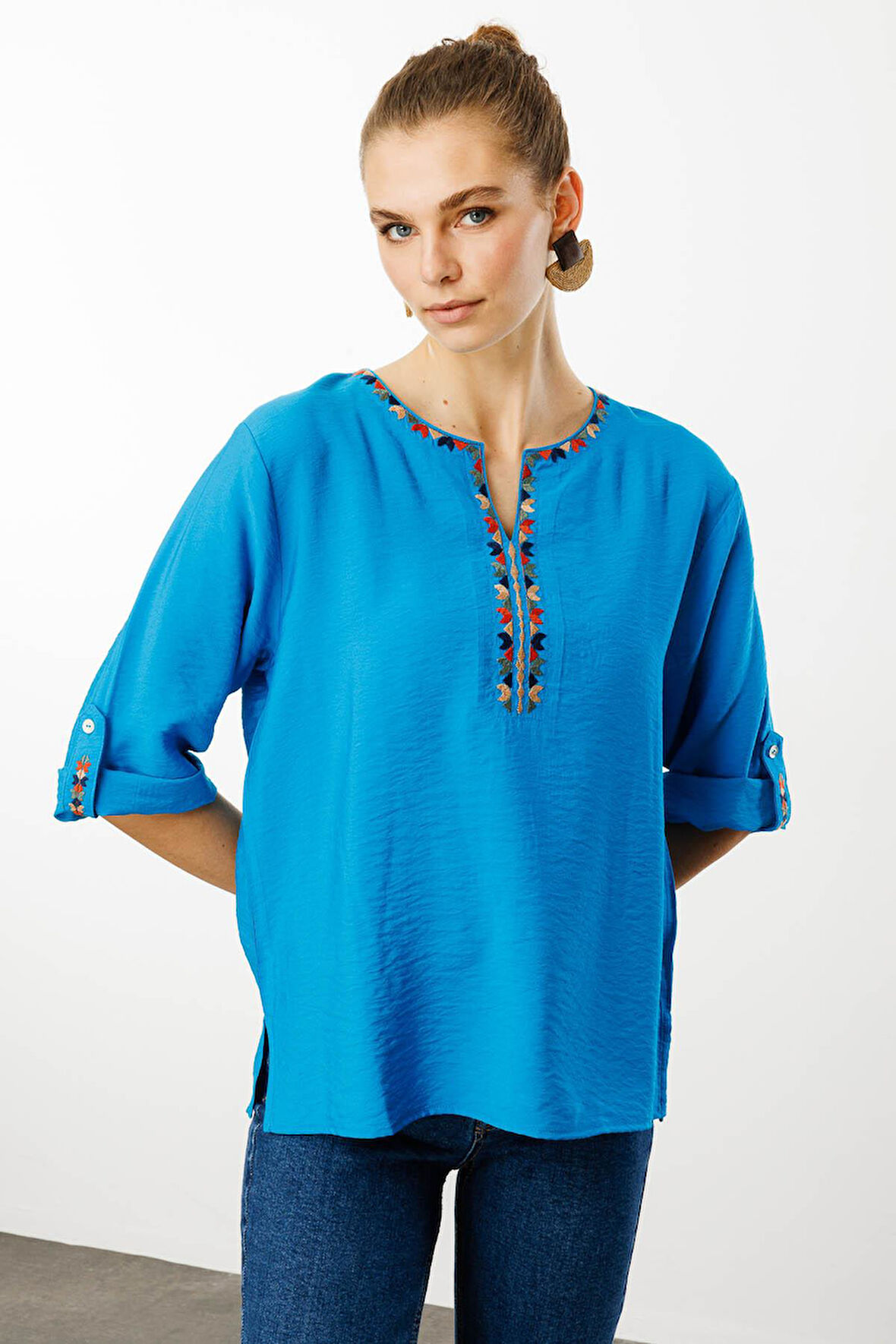 Kadın Açma Yaka Yakası Etnik Nakışlı Gömlek Saks