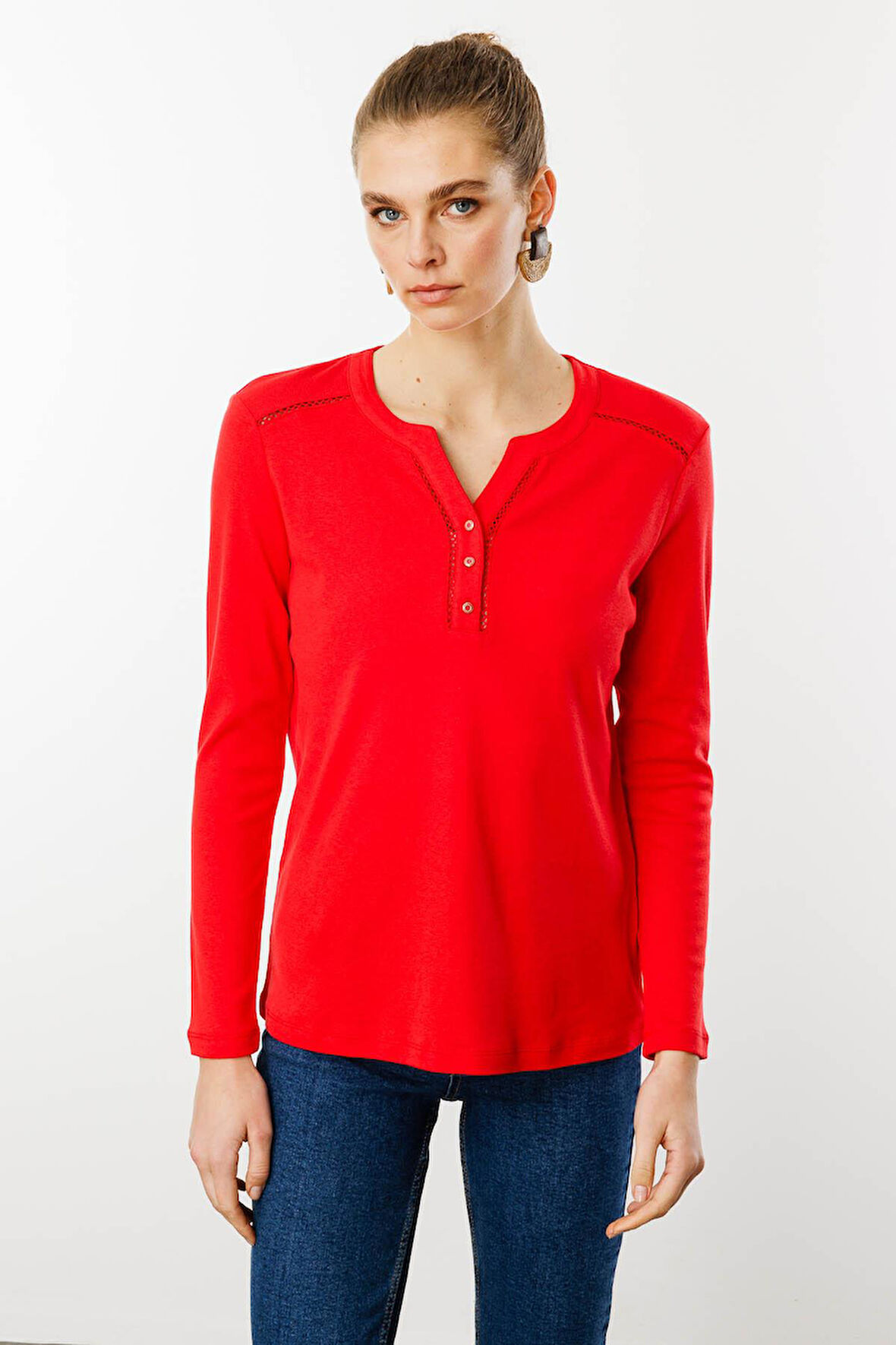 Kadın Omzu ve Yakası İğne İşli Pamuklu Bluz Kırmızı