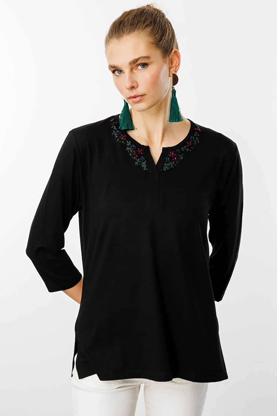 Kadın Yakası Dantel İşlemeli Penye Bluz Siyah
