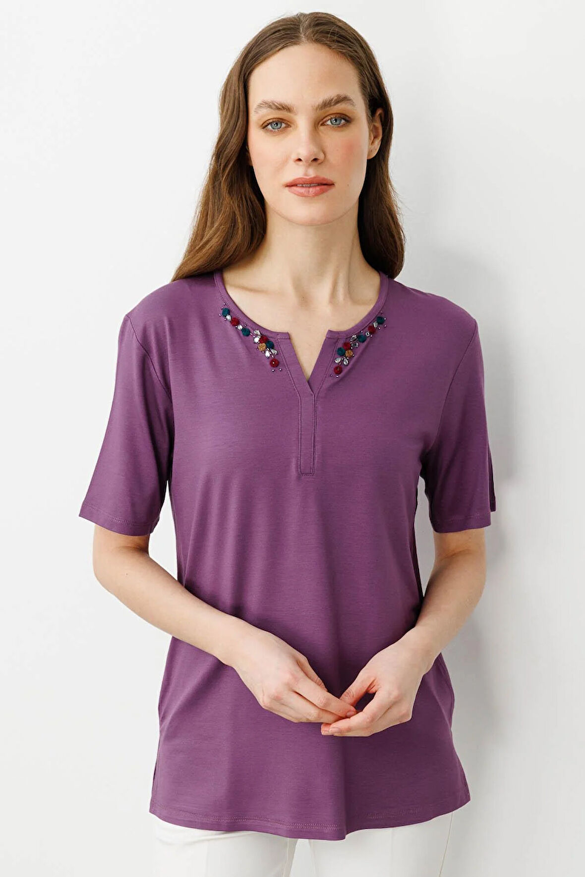 Kadın Açma Yaka Nakış İşlemeli T-shirt Lila