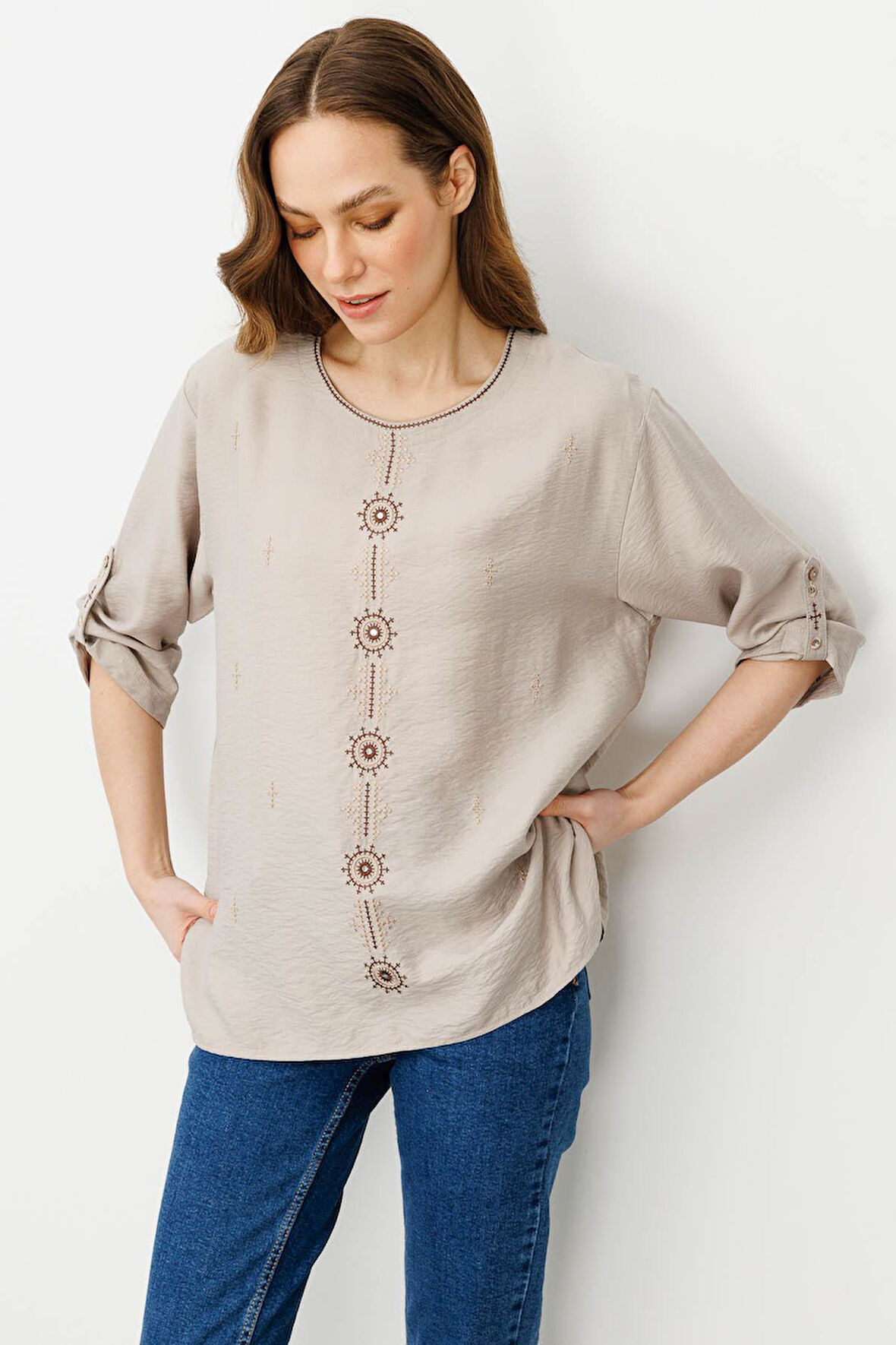 Kadın Sıfır Yaka Önü Nakışlı Bluz Bej