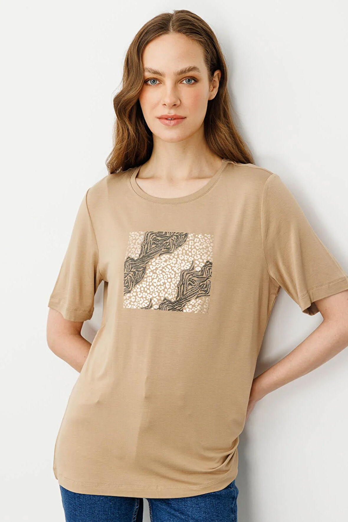 Kadın Sıfır Yaka Önü Taş Baskılı Penye T-shirt Vizon