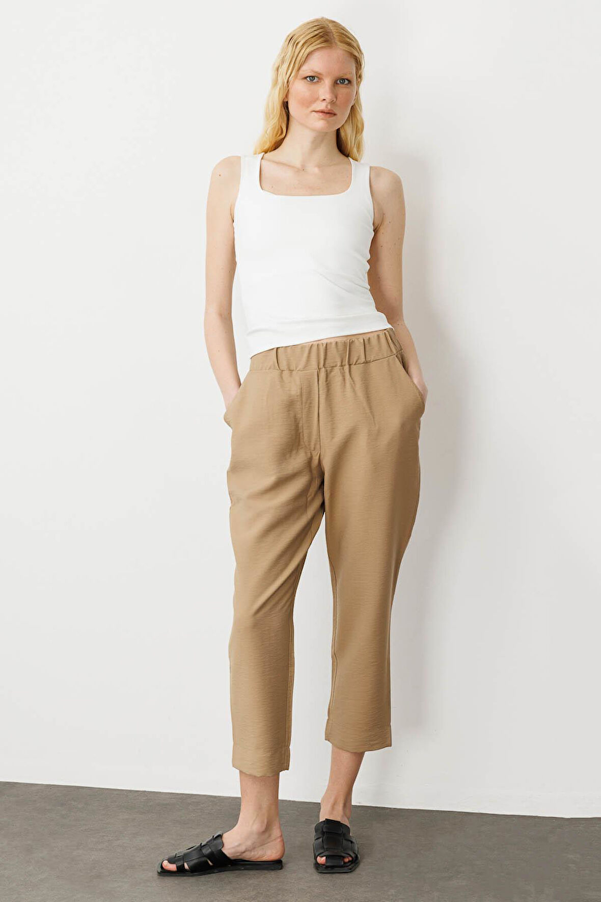 Kadın Beli Lastikli Yan Cepli Havuç Kesim Keten Pantolon Camel