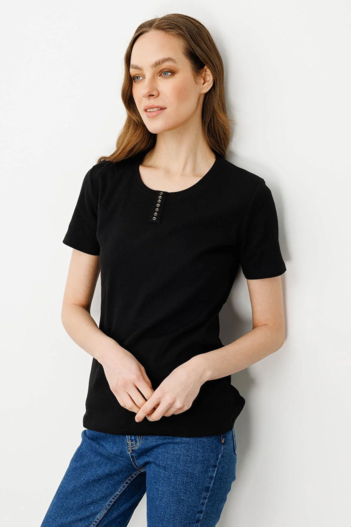 Kadın Yakası Düğmeli Pamuk Kaşkorse T-shirt Siyah