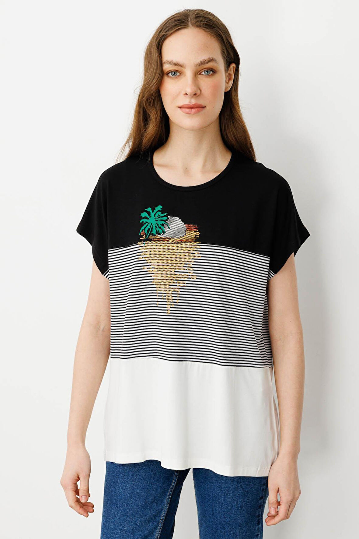 Kadın Sıfır Yaka Önü Taşlı Penye T-shirt Siyah