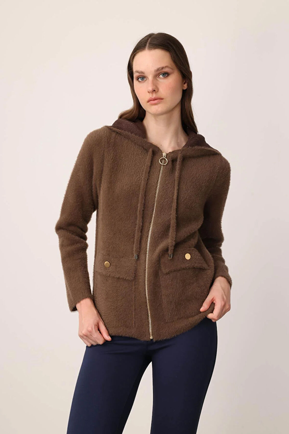 Kadın Kapüşonlu Fermuarlı Kısa Triko Sweatshirt Kahve