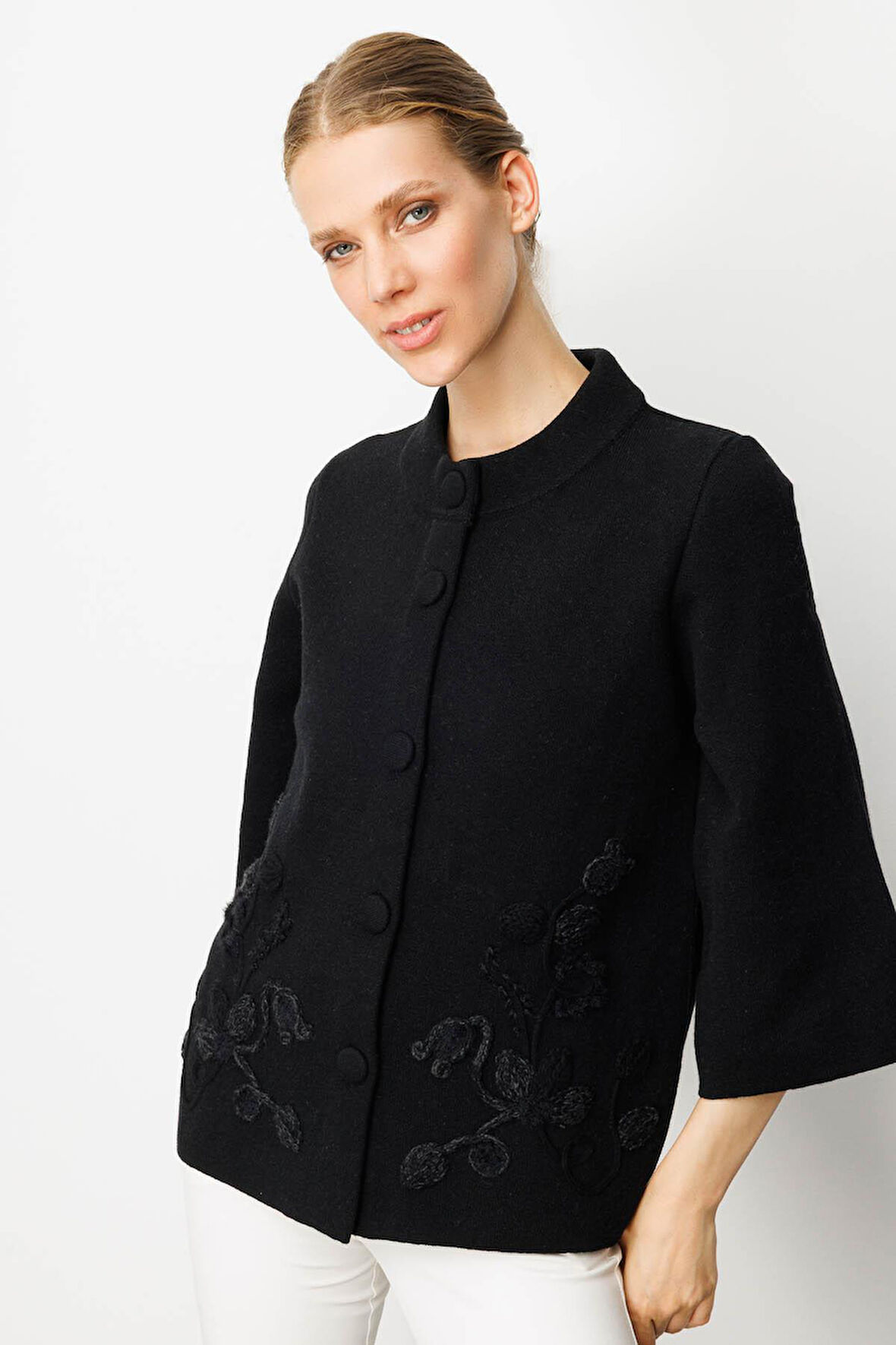 Kadın Dik Yaka Çiçek Desenli Kısa Yün Ceket Siyah