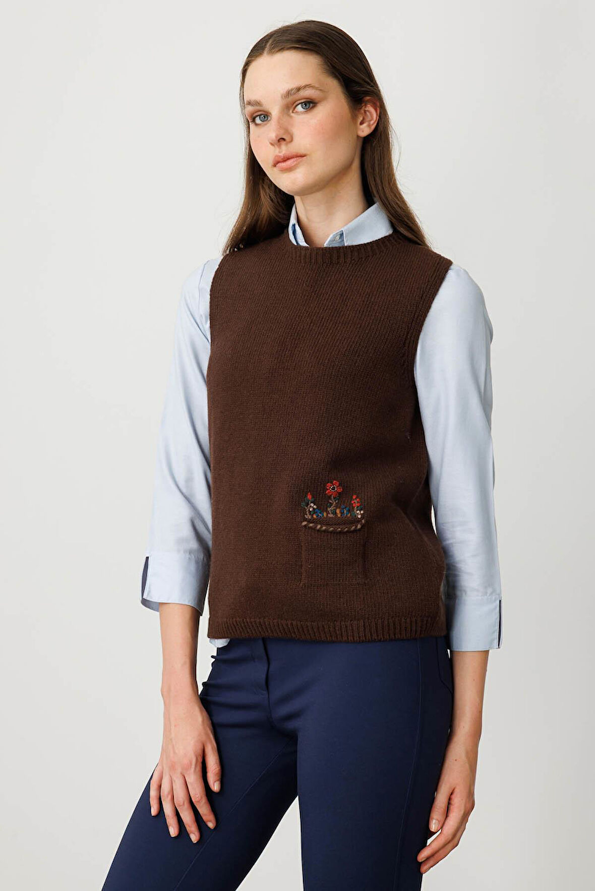 Kadın Sıfır Yaka Cep Üstü Çiçek Nakışlı Yün Süveter M.Kahve