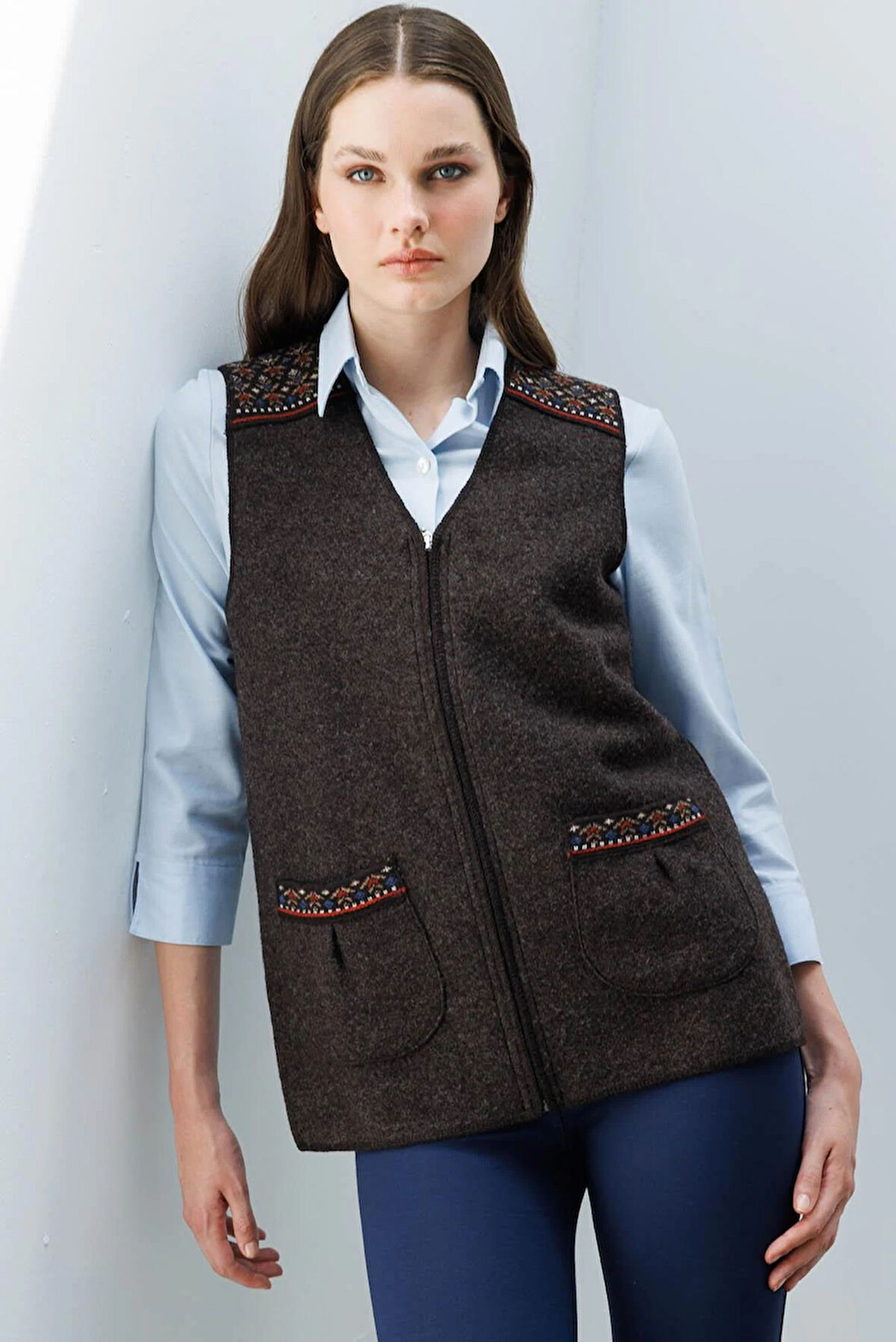 Kadın V Yaka Önü Keçe Fermuarlı Kısa Yün Yelek K.Kahve