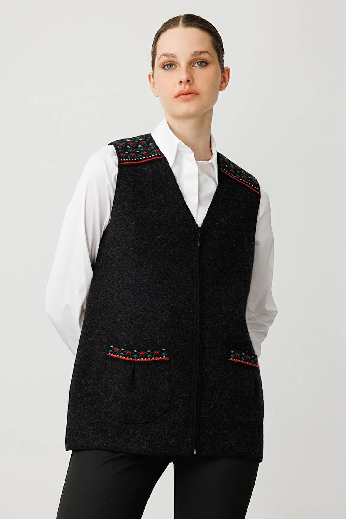 Kadın V Yaka Önü Keçe Fermuarlı Kısa Yün Yelek Siyah