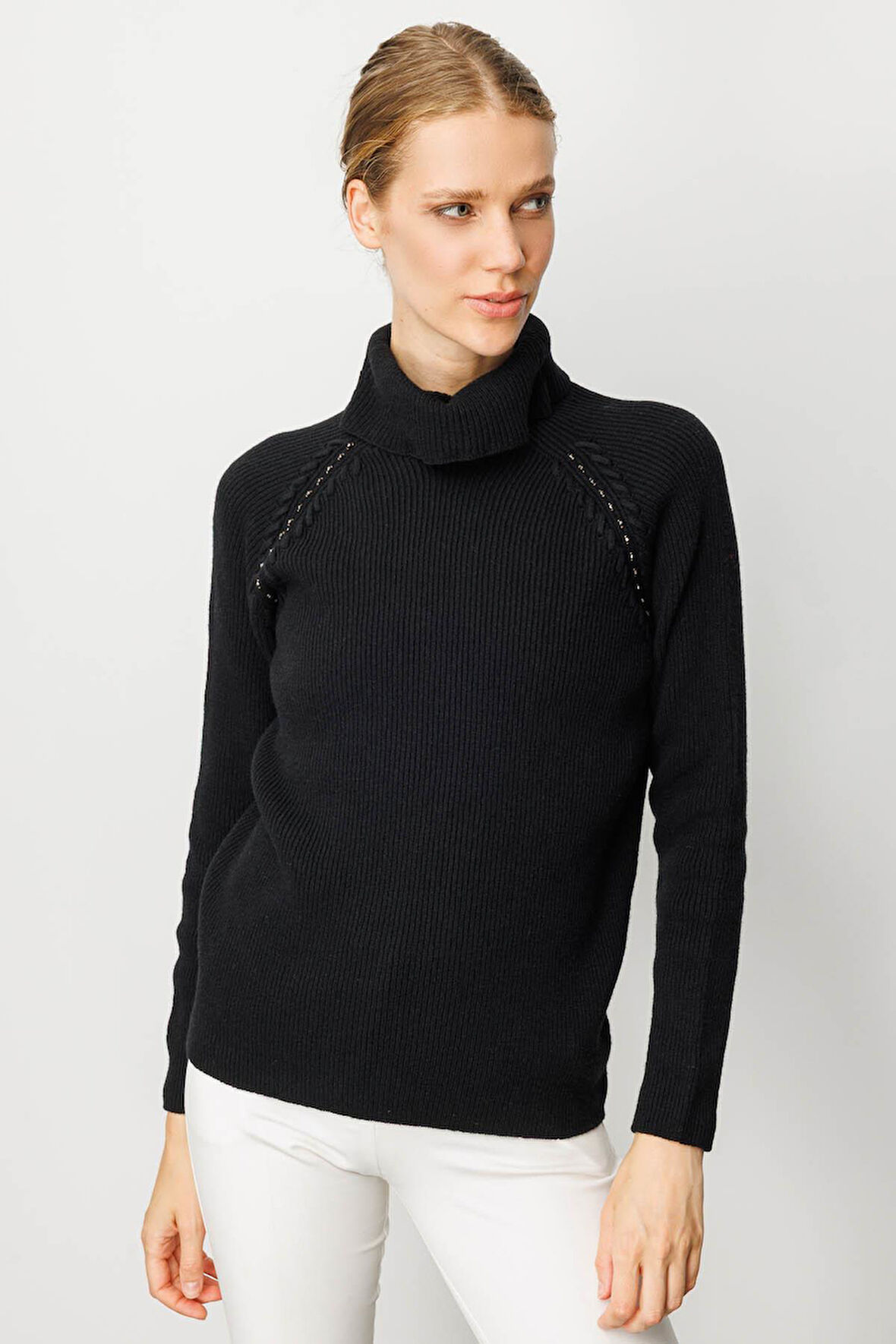 Kadın Tam Balıkçı Yaka Kolu Boncuklu Yün Kazak Siyah